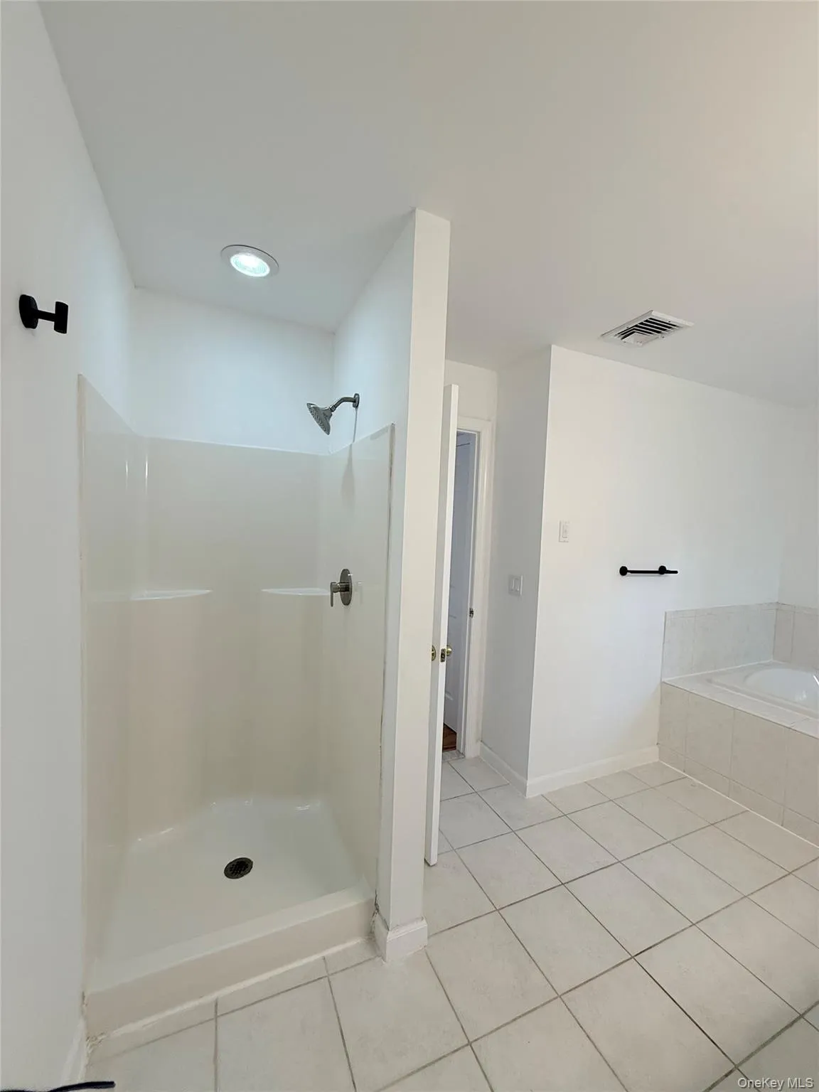 1871 Edwards Avenue, Riverhead, NY, 4 Bedrooms Bedrooms, 8 Rooms Rooms,2 BathroomsBathrooms,Residential,For Rent,Edwards,0,988824 1871 Edwards Avenue, Riverhead, NY, 4 Bedrooms Bedrooms, 8 Rooms Rooms,2 BathroomsBathrooms,Residential,For Rent,Edwards,0,988824