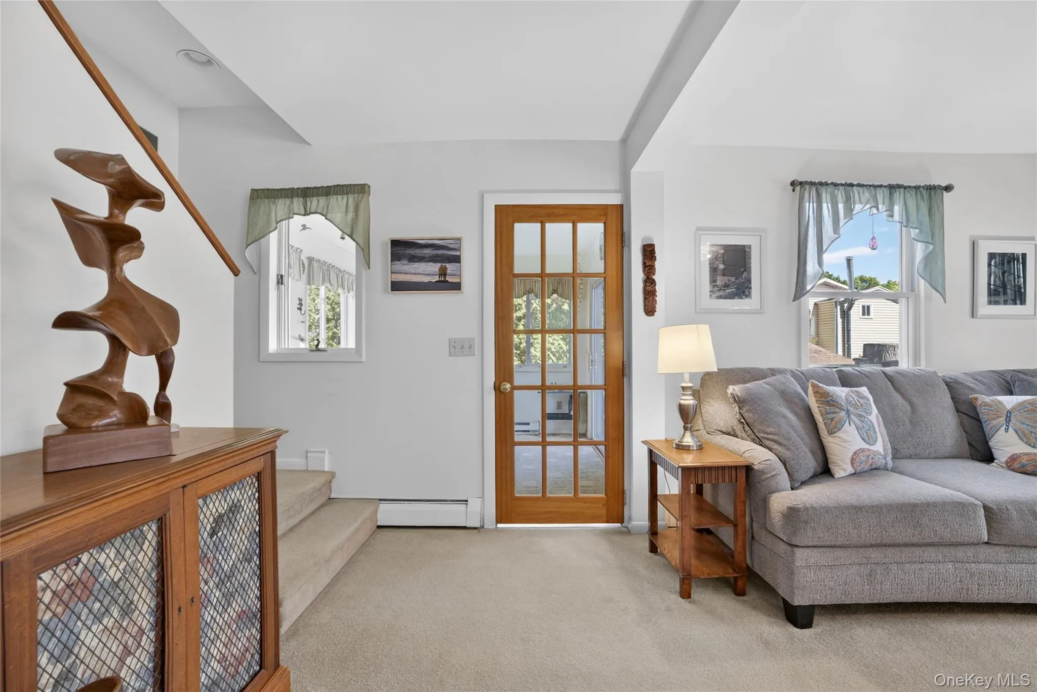Glass paneled door to the bonus four season room. Glass paneled door to the bonus four season room.