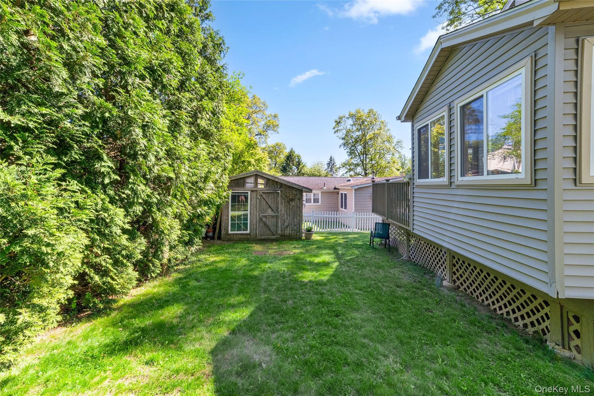 Shed and backyard area, room for swings and games and fun! Shed and backyard area, room for swings and games and fun!