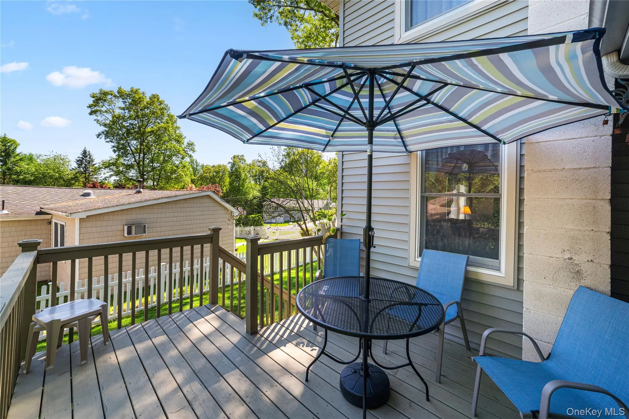 Convenient egress from the deck to the green space of the backyard. Convenient egress from the deck to the green space of the backyard.