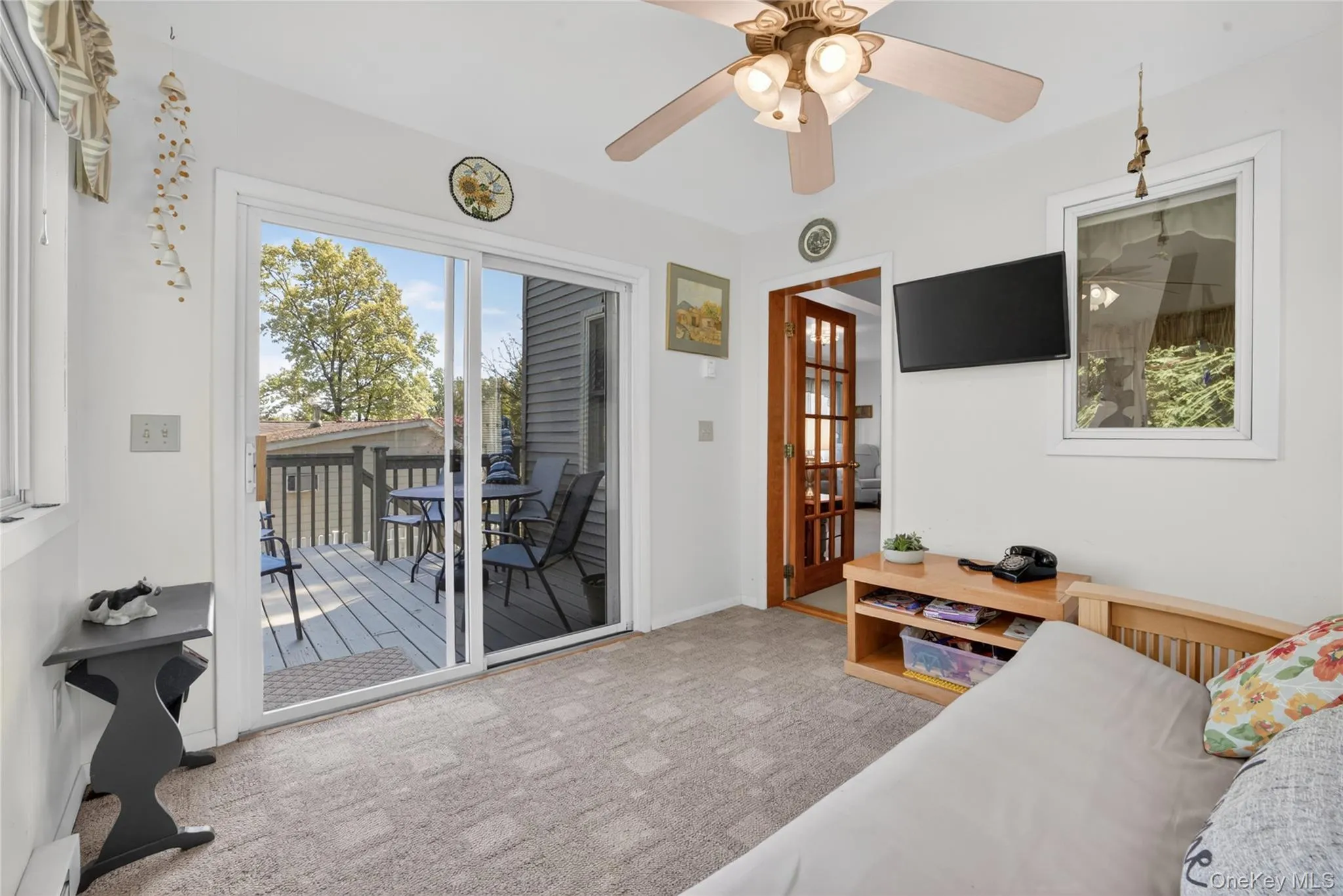 Carpeted, ceiling fan, open the sliders to your deck bring the outside indoors! Carpeted, ceiling fan, open the sliders to your deck bring the outside indoors!