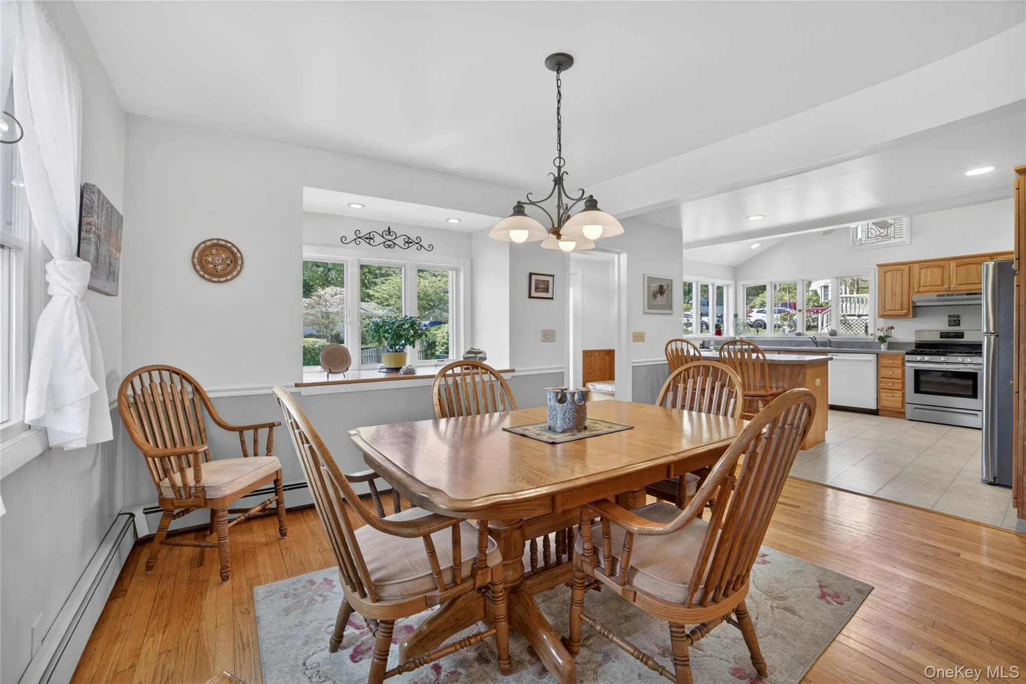 Beautiful hardwood floors, garden window and room for everyone. Beautiful hardwood floors, garden window and room for everyone.