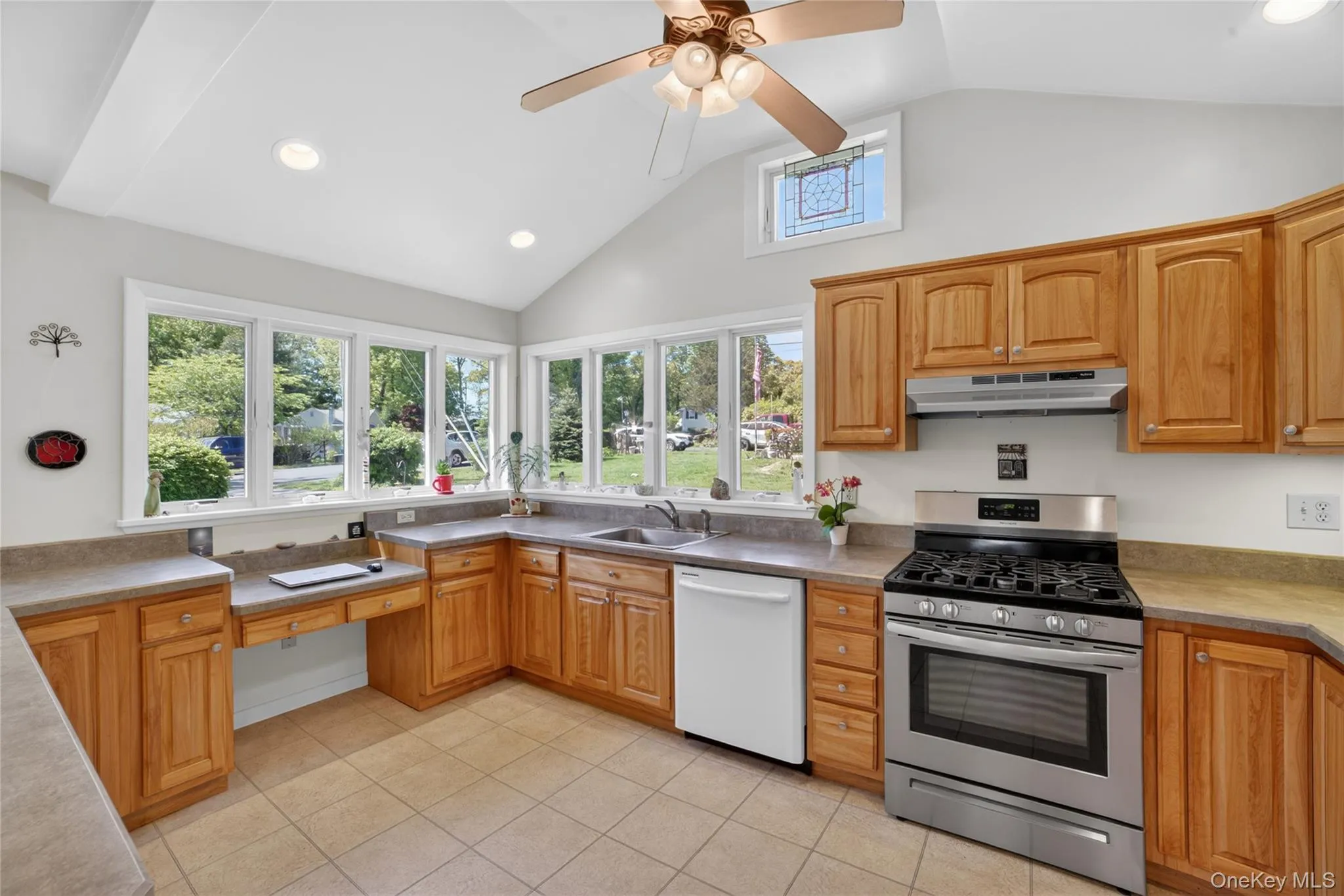 Let the sunshine in, so much natural light and ventilation. Let the sunshine in, so much natural light and ventilation.