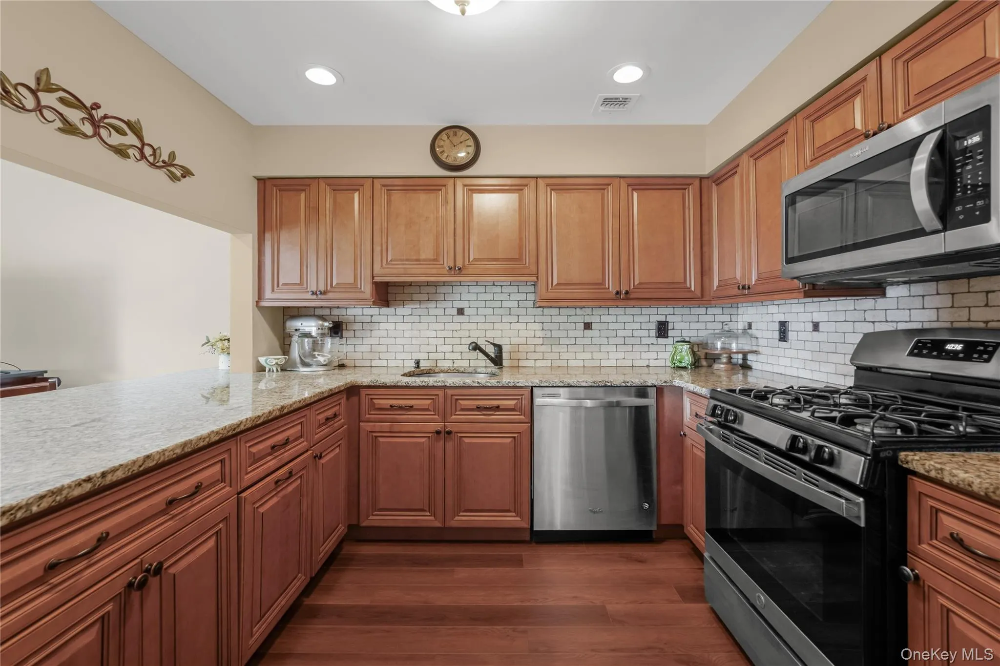 41 Cambridge Drive, Babylon, NY, 2 Bedrooms Bedrooms, 5 Rooms Rooms,2 BathroomsBathrooms,Residential Sale,For Rent,Cambridge,0,988861 41 Cambridge Drive, Babylon, NY, 2 Bedrooms Bedrooms, 5 Rooms Rooms,2 BathroomsBathrooms,Residential Sale,For Rent,Cambridge,0,988861