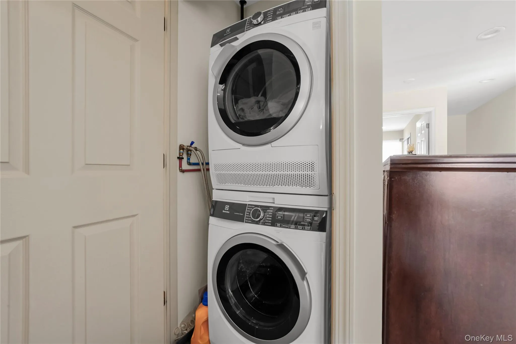 41 Cambridge Drive, Babylon, NY, 2 Bedrooms Bedrooms, 5 Rooms Rooms,2 BathroomsBathrooms,Residential Sale,For Rent,Cambridge,0,988861 41 Cambridge Drive, Babylon, NY, 2 Bedrooms Bedrooms, 5 Rooms Rooms,2 BathroomsBathrooms,Residential Sale,For Rent,Cambridge,0,988861