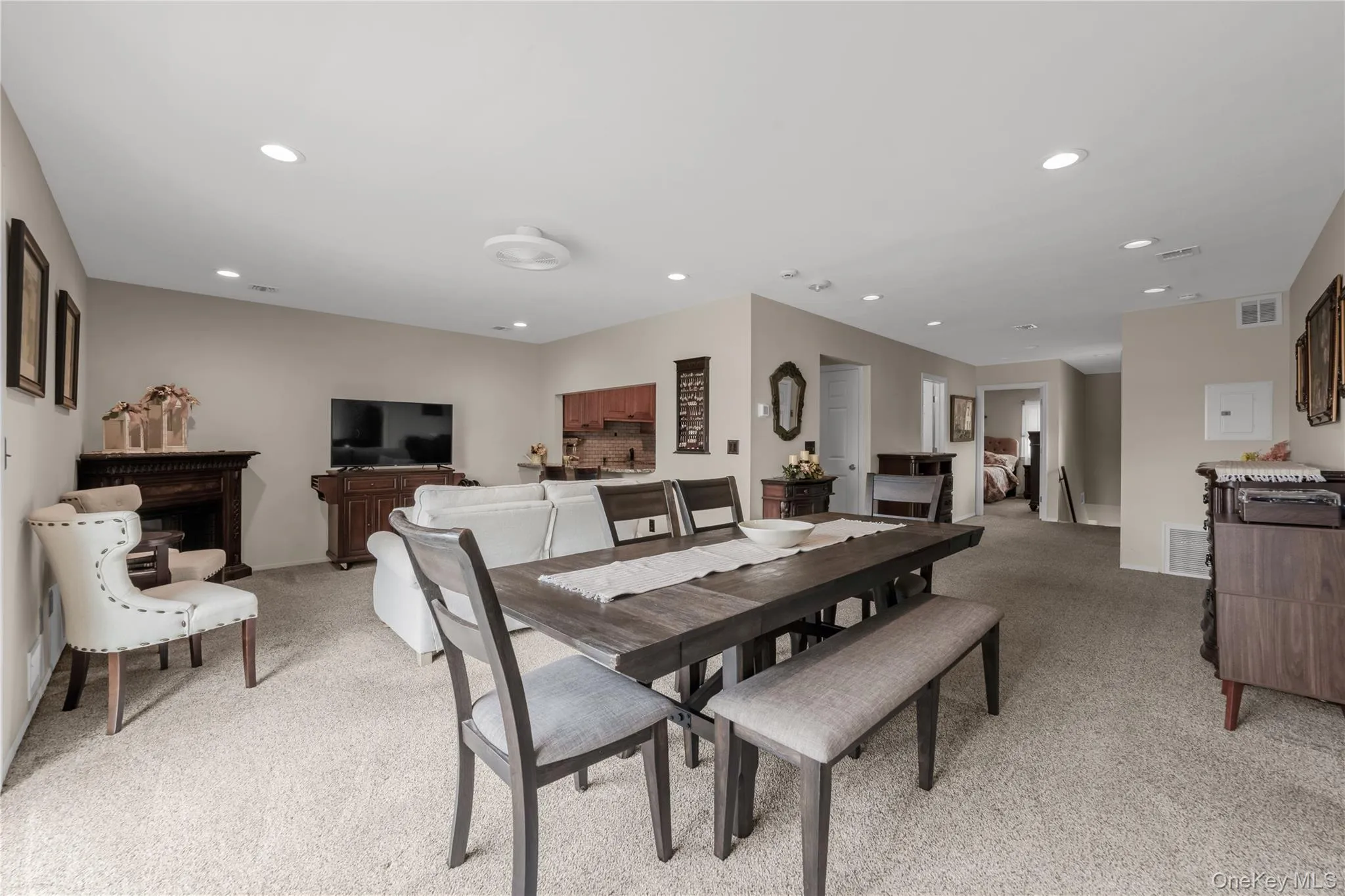 41 Cambridge Drive, Babylon, NY, 2 Bedrooms Bedrooms, 5 Rooms Rooms,2 BathroomsBathrooms,Residential Sale,For Rent,Cambridge,0,988861 41 Cambridge Drive, Babylon, NY, 2 Bedrooms Bedrooms, 5 Rooms Rooms,2 BathroomsBathrooms,Residential Sale,For Rent,Cambridge,0,988861