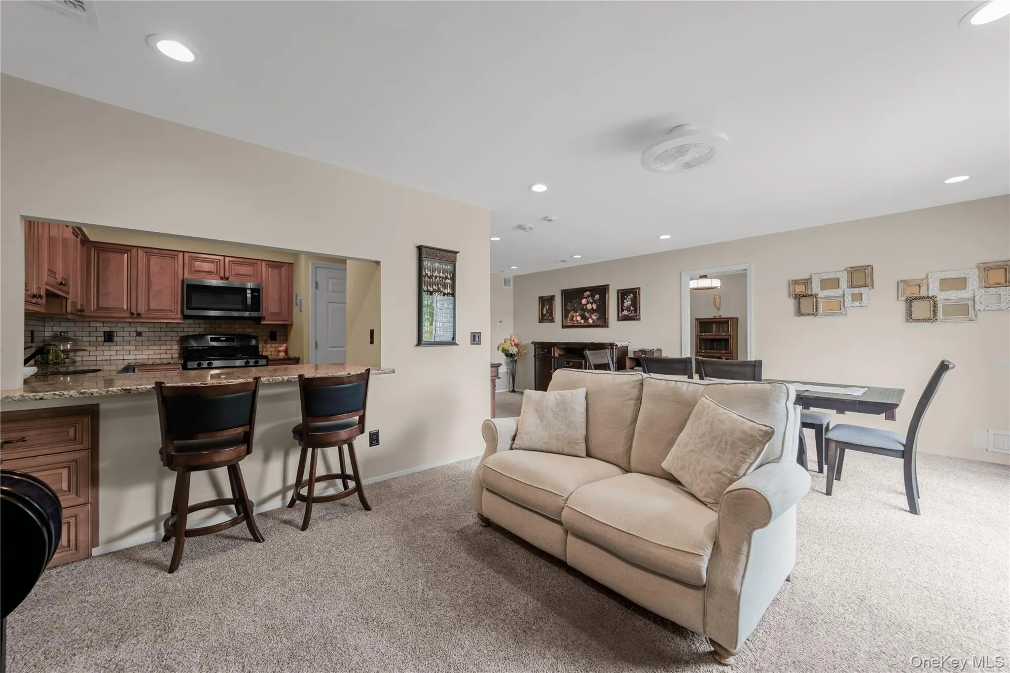 41 Cambridge Drive, Babylon, NY, 2 Bedrooms Bedrooms, 5 Rooms Rooms,2 BathroomsBathrooms,Residential Sale,For Rent,Cambridge,0,988861 41 Cambridge Drive, Babylon, NY, 2 Bedrooms Bedrooms, 5 Rooms Rooms,2 BathroomsBathrooms,Residential Sale,For Rent,Cambridge,0,988861