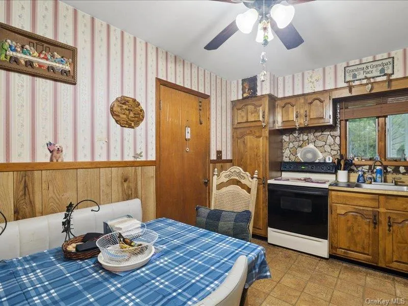 1241 Terry Road, Islip, NY, 5 Bedrooms Bedrooms, 10 Rooms Rooms,3 BathroomsBathrooms,Residential,For Rent,Terry,0,988894 1241 Terry Road, Islip, NY, 5 Bedrooms Bedrooms, 10 Rooms Rooms,3 BathroomsBathrooms,Residential,For Rent,Terry,0,988894