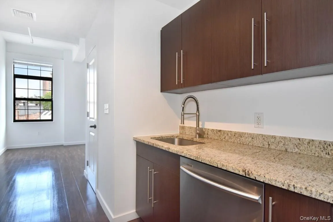 2 Mill Street, Yonkers, NY, 1 Bedroom Bedrooms, 3 Rooms Rooms,1 BathroomBathrooms,Residential Lease,For Rent,Mill,0,988895 2 Mill Street, Yonkers, NY, 1 Bedroom Bedrooms, 3 Rooms Rooms,1 BathroomBathrooms,Residential Lease,For Rent,Mill,0,988895