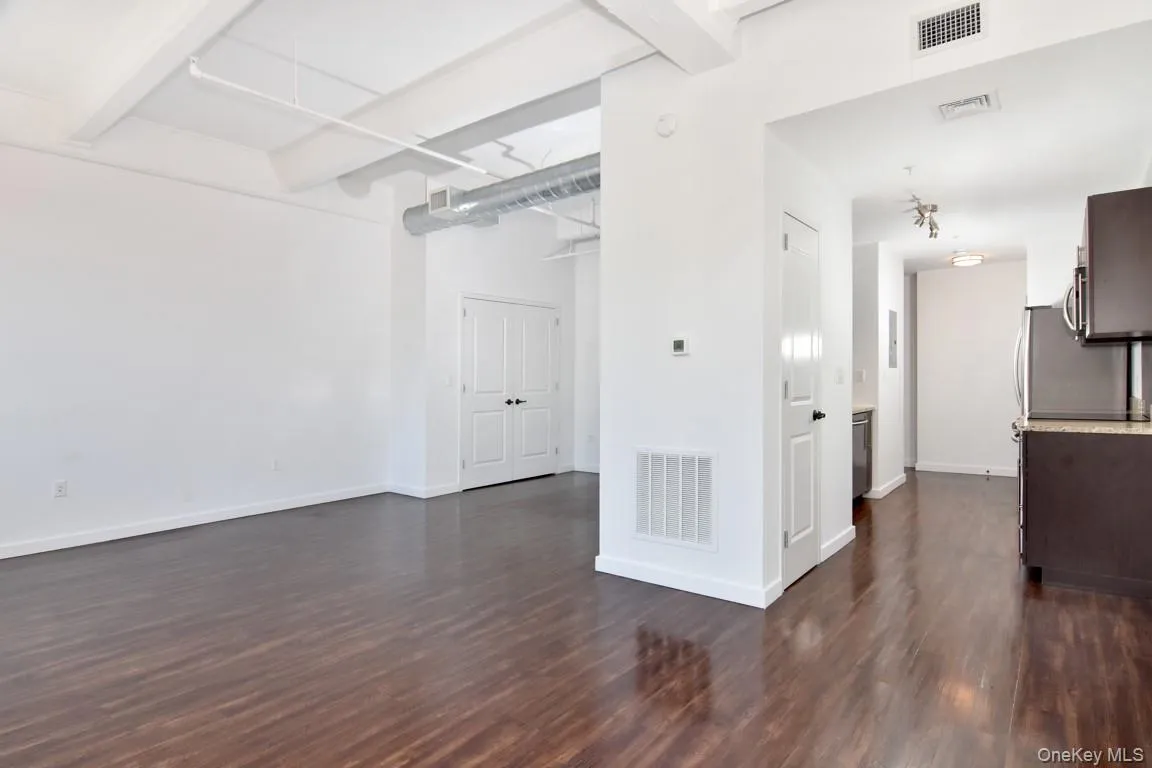 2 Mill Street, Yonkers, NY, 1 Bedroom Bedrooms, 3 Rooms Rooms,1 BathroomBathrooms,Residential Lease,For Rent,Mill,0,988895 2 Mill Street, Yonkers, NY, 1 Bedroom Bedrooms, 3 Rooms Rooms,1 BathroomBathrooms,Residential Lease,For Rent,Mill,0,988895
