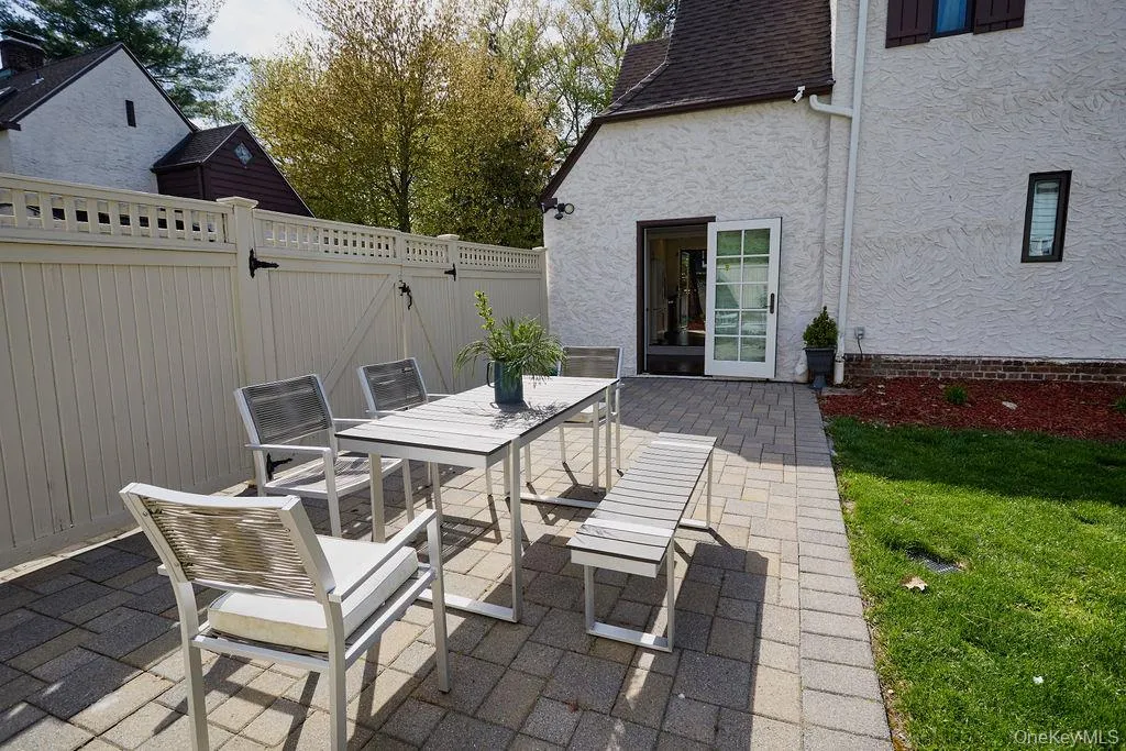 4 Glenwolde Park, Greenburgh, NY, 3 Bedrooms Bedrooms, 8 Rooms Rooms,2 BathroomsBathrooms,Residential Lease,For Rent,Glenwolde,0,988901 4 Glenwolde Park, Greenburgh, NY, 3 Bedrooms Bedrooms, 8 Rooms Rooms,2 BathroomsBathrooms,Residential Lease,For Rent,Glenwolde,0,988901