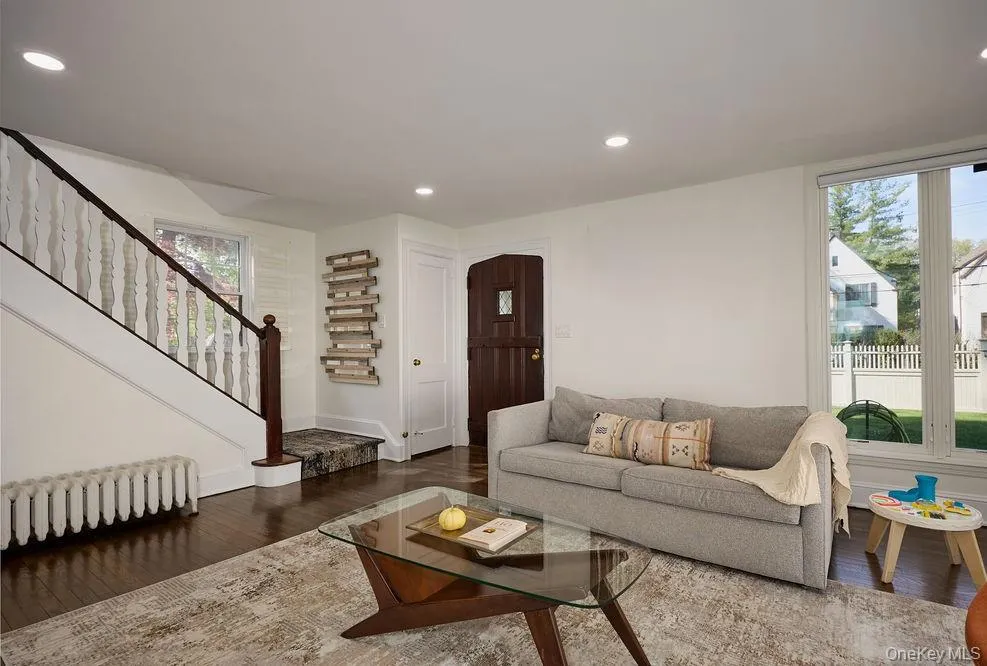 4 Glenwolde Park, Greenburgh, NY, 3 Bedrooms Bedrooms, 8 Rooms Rooms,2 BathroomsBathrooms,Residential Lease,For Rent,Glenwolde,0,988901 4 Glenwolde Park, Greenburgh, NY, 3 Bedrooms Bedrooms, 8 Rooms Rooms,2 BathroomsBathrooms,Residential Lease,For Rent,Glenwolde,0,988901