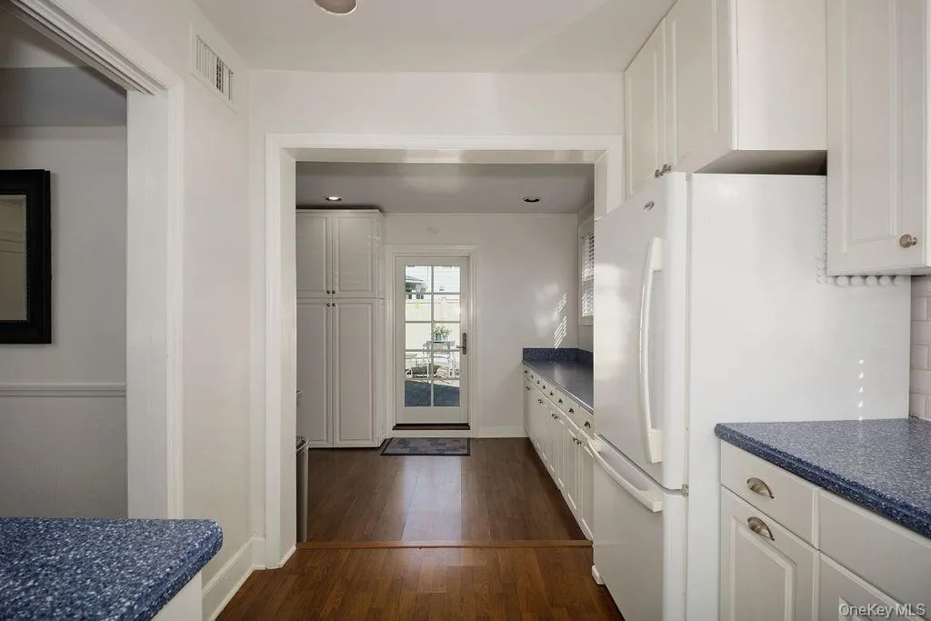 4 Glenwolde Park, Greenburgh, NY, 3 Bedrooms Bedrooms, 8 Rooms Rooms,2 BathroomsBathrooms,Residential Lease,For Rent,Glenwolde,0,988901 4 Glenwolde Park, Greenburgh, NY, 3 Bedrooms Bedrooms, 8 Rooms Rooms,2 BathroomsBathrooms,Residential Lease,For Rent,Glenwolde,0,988901