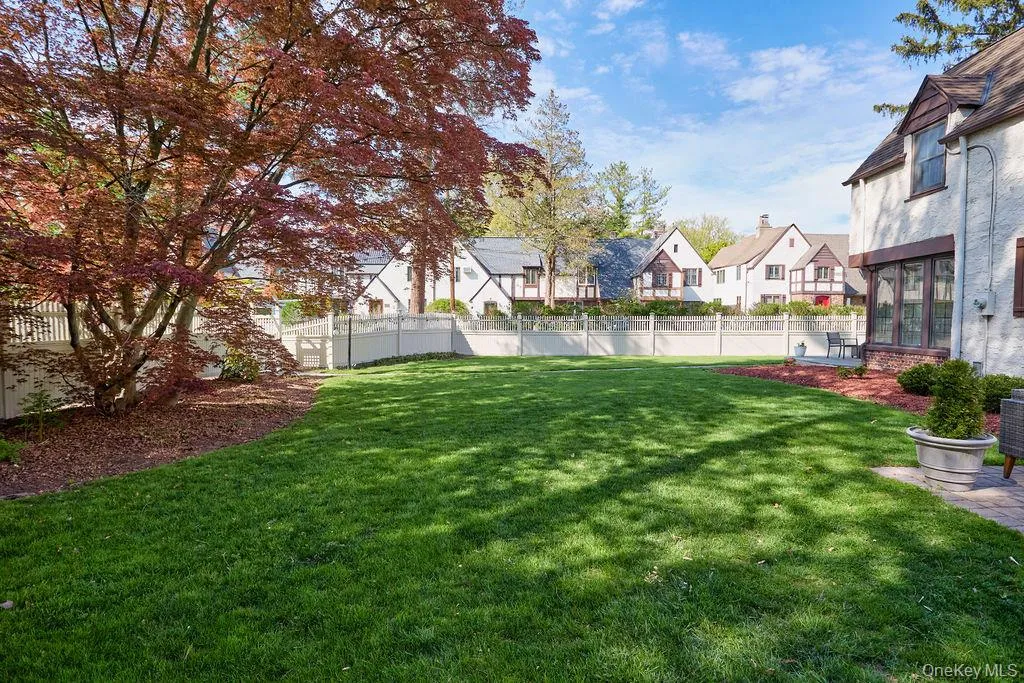 4 Glenwolde Park, Greenburgh, NY, 3 Bedrooms Bedrooms, 8 Rooms Rooms,2 BathroomsBathrooms,Residential Lease,For Rent,Glenwolde,0,988901 4 Glenwolde Park, Greenburgh, NY, 3 Bedrooms Bedrooms, 8 Rooms Rooms,2 BathroomsBathrooms,Residential Lease,For Rent,Glenwolde,0,988901