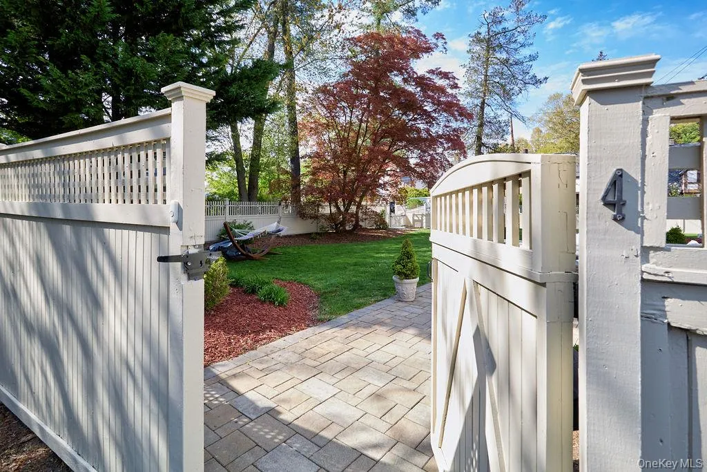 4 Glenwolde Park, Greenburgh, NY, 3 Bedrooms Bedrooms, 8 Rooms Rooms,2 BathroomsBathrooms,Residential Lease,For Rent,Glenwolde,0,988901 4 Glenwolde Park, Greenburgh, NY, 3 Bedrooms Bedrooms, 8 Rooms Rooms,2 BathroomsBathrooms,Residential Lease,For Rent,Glenwolde,0,988901