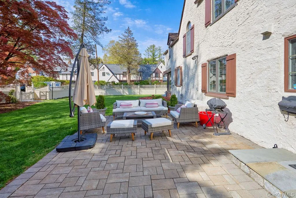 4 Glenwolde Park, Greenburgh, NY, 3 Bedrooms Bedrooms, 8 Rooms Rooms,2 BathroomsBathrooms,Residential Lease,For Rent,Glenwolde,0,988901 4 Glenwolde Park, Greenburgh, NY, 3 Bedrooms Bedrooms, 8 Rooms Rooms,2 BathroomsBathrooms,Residential Lease,For Rent,Glenwolde,0,988901