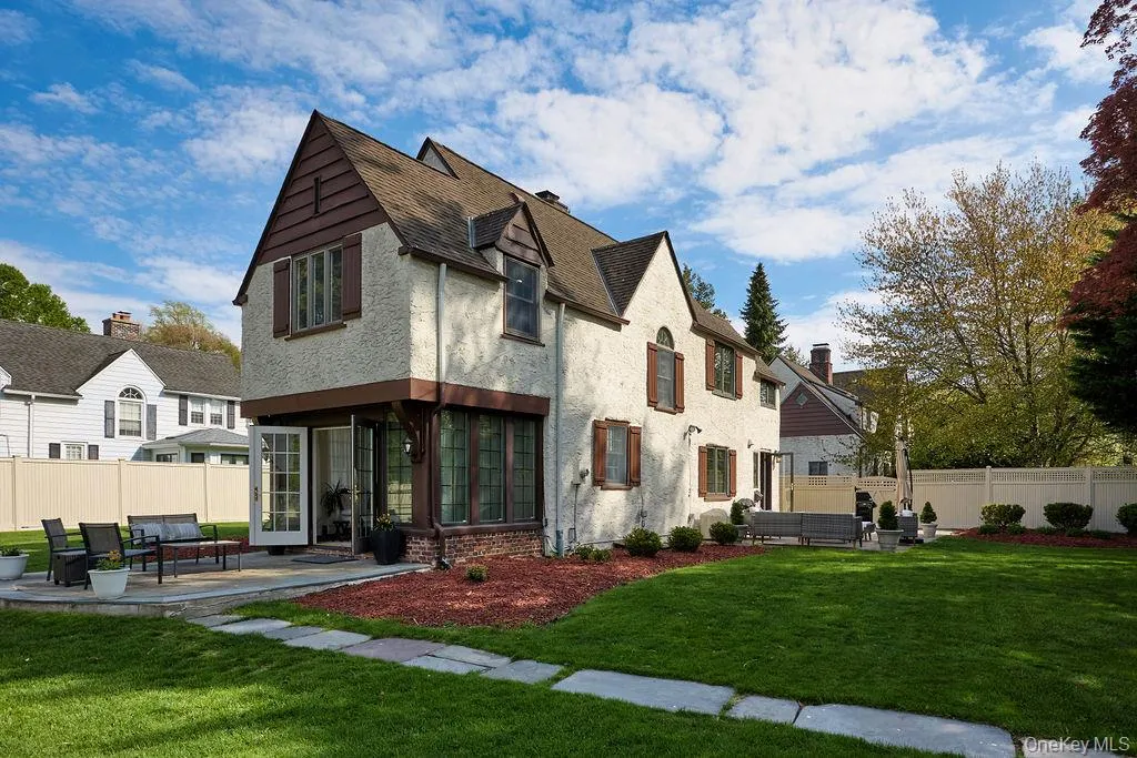 4 Glenwolde Park, Greenburgh, NY, 3 Bedrooms Bedrooms, 8 Rooms Rooms,2 BathroomsBathrooms,Residential Lease,For Rent,Glenwolde,0,988901 4 Glenwolde Park, Greenburgh, NY, 3 Bedrooms Bedrooms, 8 Rooms Rooms,2 BathroomsBathrooms,Residential Lease,For Rent,Glenwolde,0,988901