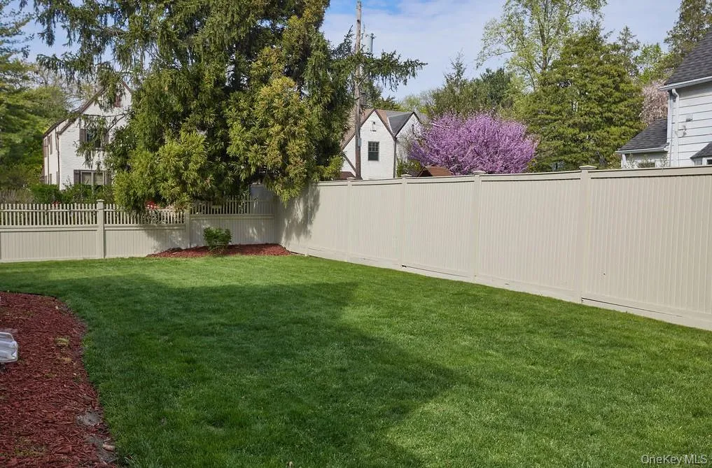 4 Glenwolde Park, Greenburgh, NY, 3 Bedrooms Bedrooms, 8 Rooms Rooms,2 BathroomsBathrooms,Residential Lease,For Rent,Glenwolde,0,988901 4 Glenwolde Park, Greenburgh, NY, 3 Bedrooms Bedrooms, 8 Rooms Rooms,2 BathroomsBathrooms,Residential Lease,For Rent,Glenwolde,0,988901