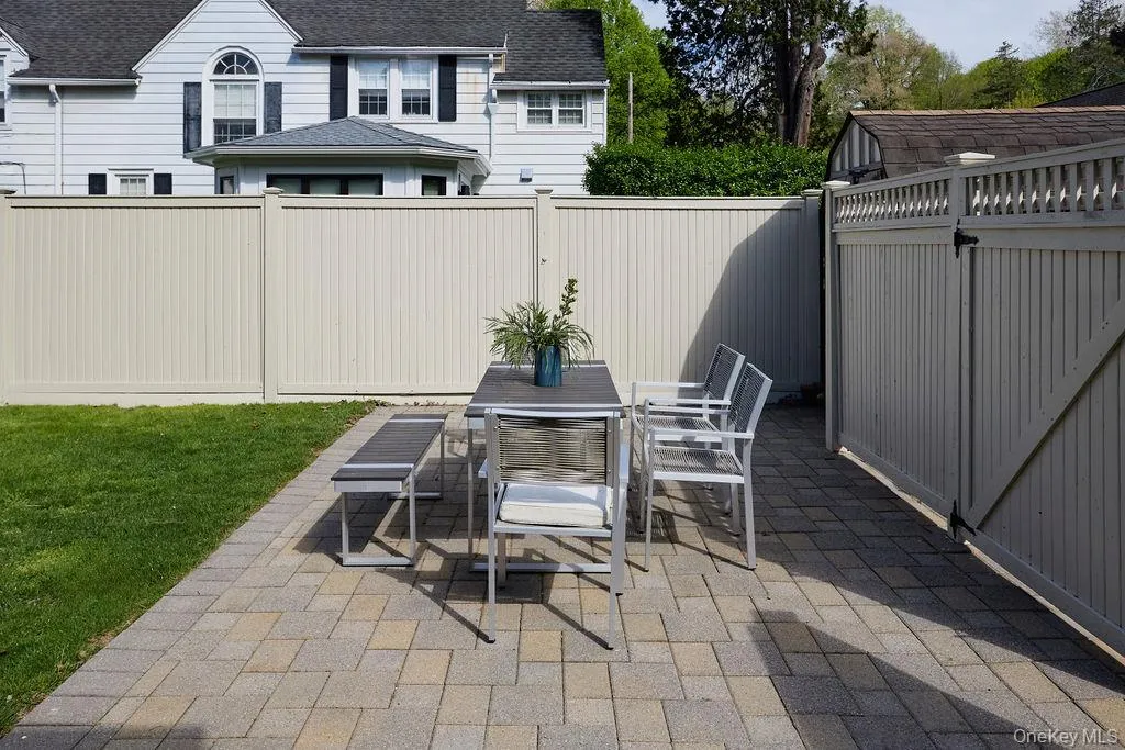 4 Glenwolde Park, Greenburgh, NY, 3 Bedrooms Bedrooms, 8 Rooms Rooms,2 BathroomsBathrooms,Residential Lease,For Rent,Glenwolde,0,988901 4 Glenwolde Park, Greenburgh, NY, 3 Bedrooms Bedrooms, 8 Rooms Rooms,2 BathroomsBathrooms,Residential Lease,For Rent,Glenwolde,0,988901