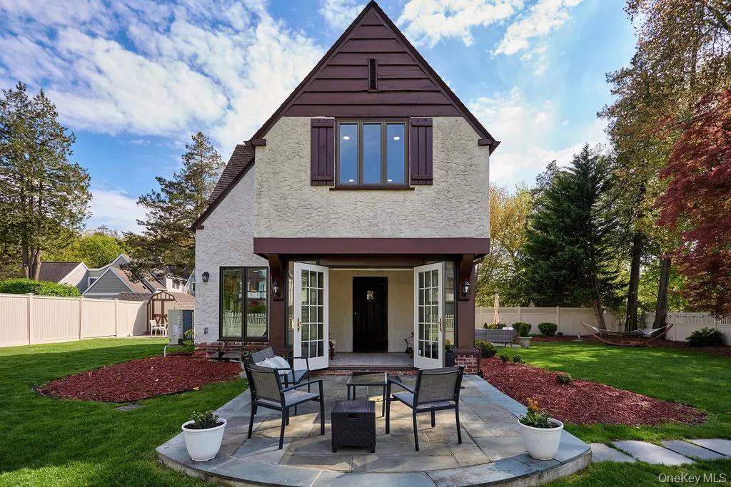 4 Glenwolde Park, Greenburgh, NY, 3 Bedrooms Bedrooms, 8 Rooms Rooms,2 BathroomsBathrooms,Residential Lease,For Rent,Glenwolde,0,988901 4 Glenwolde Park, Greenburgh, NY, 3 Bedrooms Bedrooms, 8 Rooms Rooms,2 BathroomsBathrooms,Residential Lease,For Rent,Glenwolde,0,988901