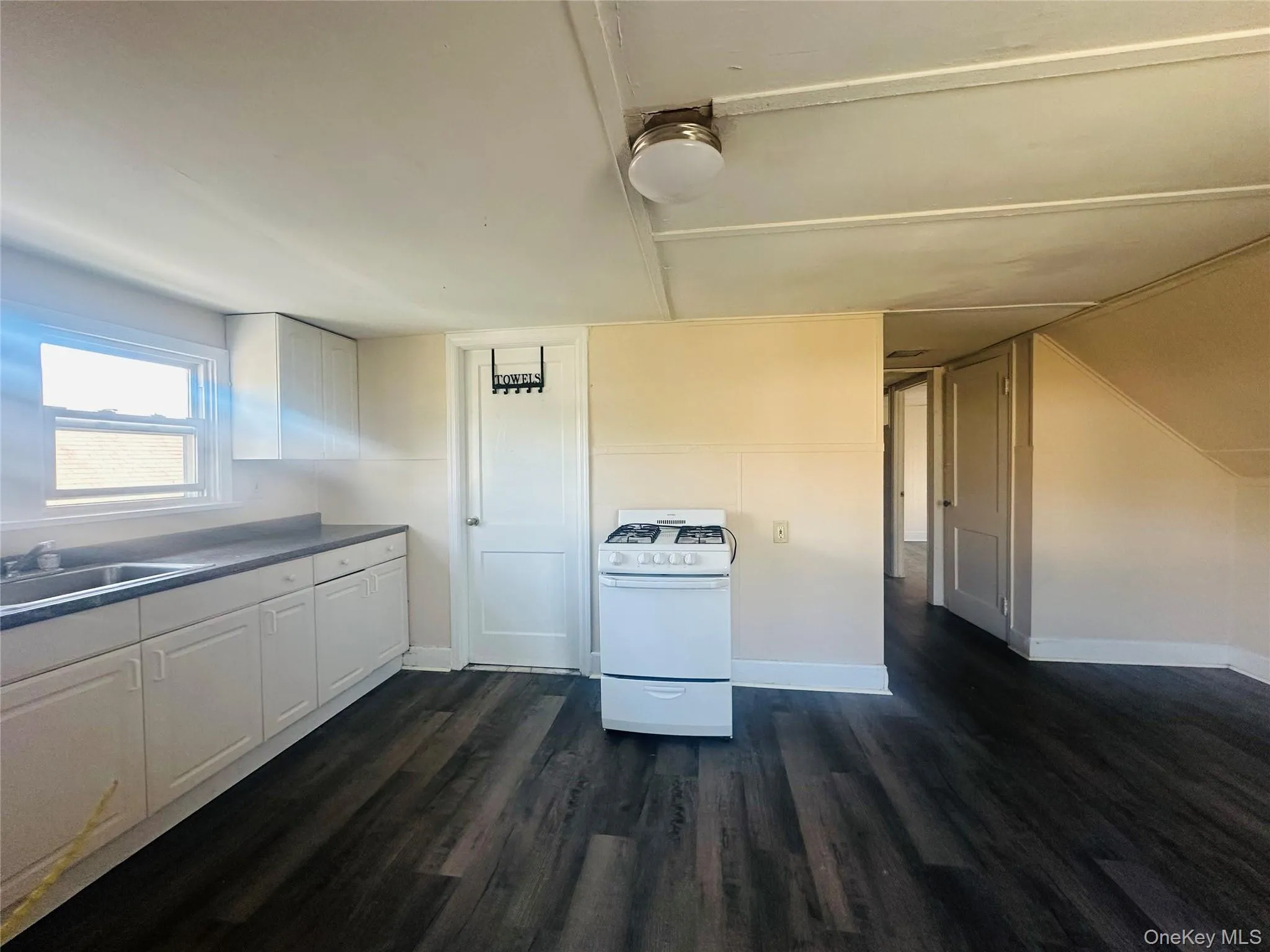 18 Taylor Avenue, Poughkeepsie, NY, 2 Bedrooms Bedrooms, 4 Rooms Rooms,1 BathroomBathrooms,Residential Lease,For Rent,Taylor,0,988906 18 Taylor Avenue, Poughkeepsie, NY, 2 Bedrooms Bedrooms, 4 Rooms Rooms,1 BathroomBathrooms,Residential Lease,For Rent,Taylor,0,988906