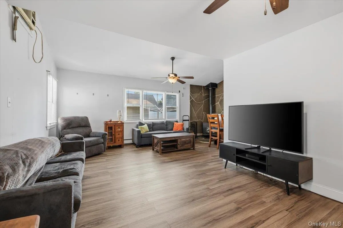 42 Haven Lane, Hempstead, NY, 4 Bedrooms Bedrooms, 7 Rooms Rooms,2 BathroomsBathrooms,Residential,For Rent,Haven,0,988921 42 Haven Lane, Hempstead, NY, 4 Bedrooms Bedrooms, 7 Rooms Rooms,2 BathroomsBathrooms,Residential,For Rent,Haven,0,988921
