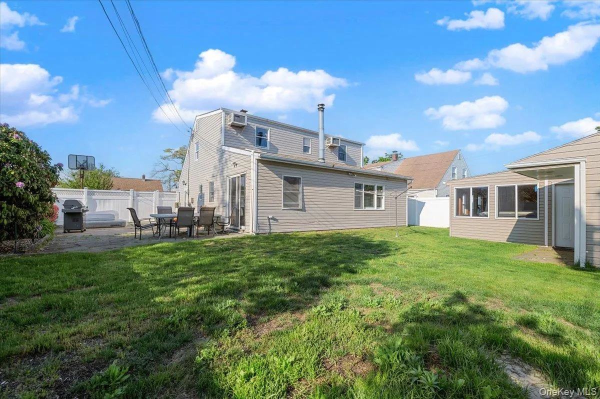 42 Haven Lane, Hempstead, NY, 4 Bedrooms Bedrooms, 7 Rooms Rooms,2 BathroomsBathrooms,Residential,For Rent,Haven,0,988921 42 Haven Lane, Hempstead, NY, 4 Bedrooms Bedrooms, 7 Rooms Rooms,2 BathroomsBathrooms,Residential,For Rent,Haven,0,988921