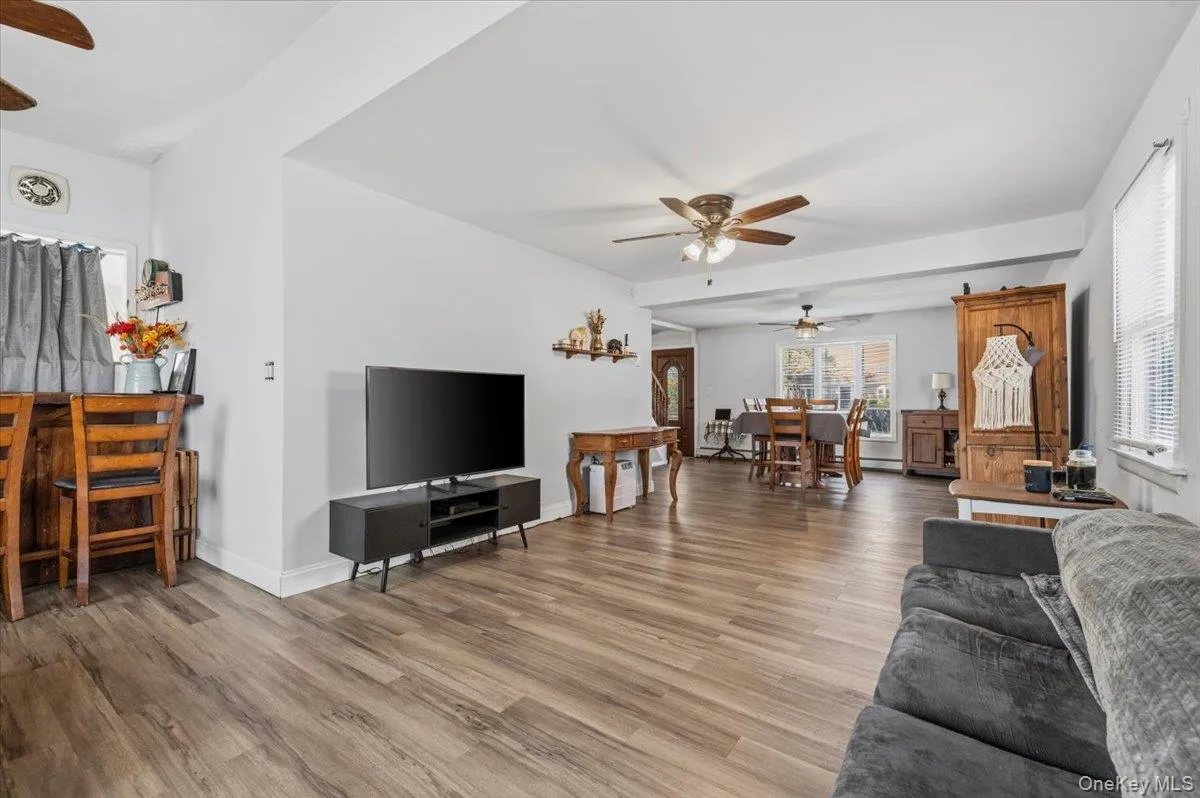 42 Haven Lane, Hempstead, NY, 4 Bedrooms Bedrooms, 7 Rooms Rooms,2 BathroomsBathrooms,Residential,For Rent,Haven,0,988921 42 Haven Lane, Hempstead, NY, 4 Bedrooms Bedrooms, 7 Rooms Rooms,2 BathroomsBathrooms,Residential,For Rent,Haven,0,988921