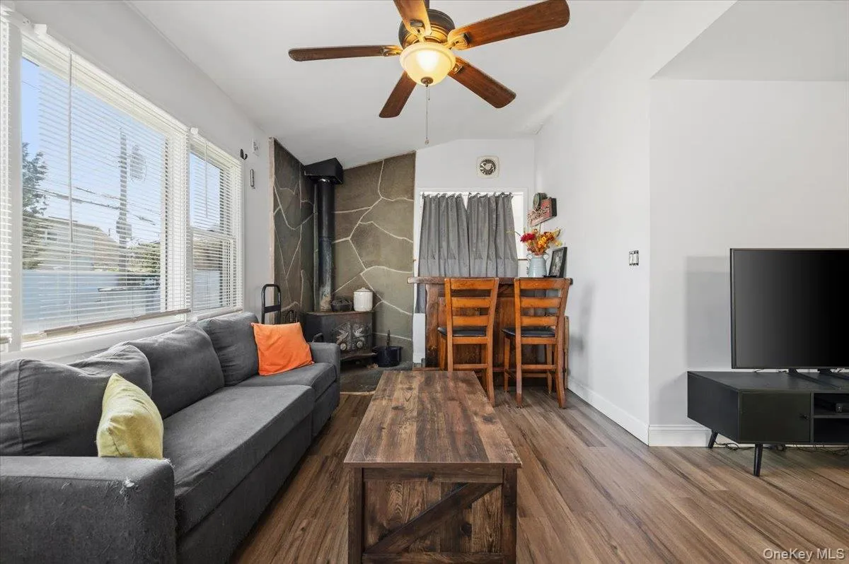 42 Haven Lane, Hempstead, NY, 4 Bedrooms Bedrooms, 7 Rooms Rooms,2 BathroomsBathrooms,Residential,For Rent,Haven,0,988921 42 Haven Lane, Hempstead, NY, 4 Bedrooms Bedrooms, 7 Rooms Rooms,2 BathroomsBathrooms,Residential,For Rent,Haven,0,988921