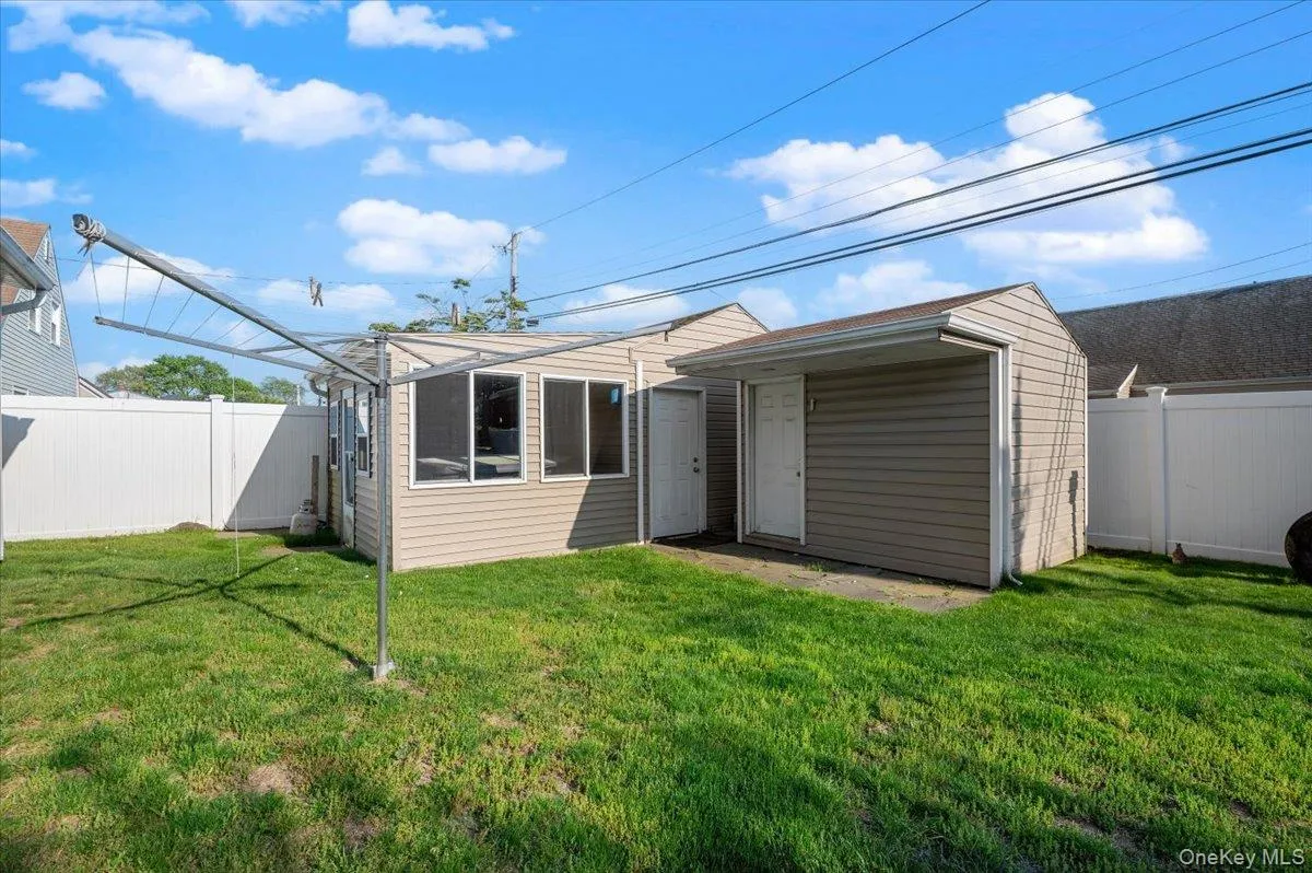 42 Haven Lane, Hempstead, NY, 4 Bedrooms Bedrooms, 7 Rooms Rooms,2 BathroomsBathrooms,Residential,For Rent,Haven,0,988921 42 Haven Lane, Hempstead, NY, 4 Bedrooms Bedrooms, 7 Rooms Rooms,2 BathroomsBathrooms,Residential,For Rent,Haven,0,988921