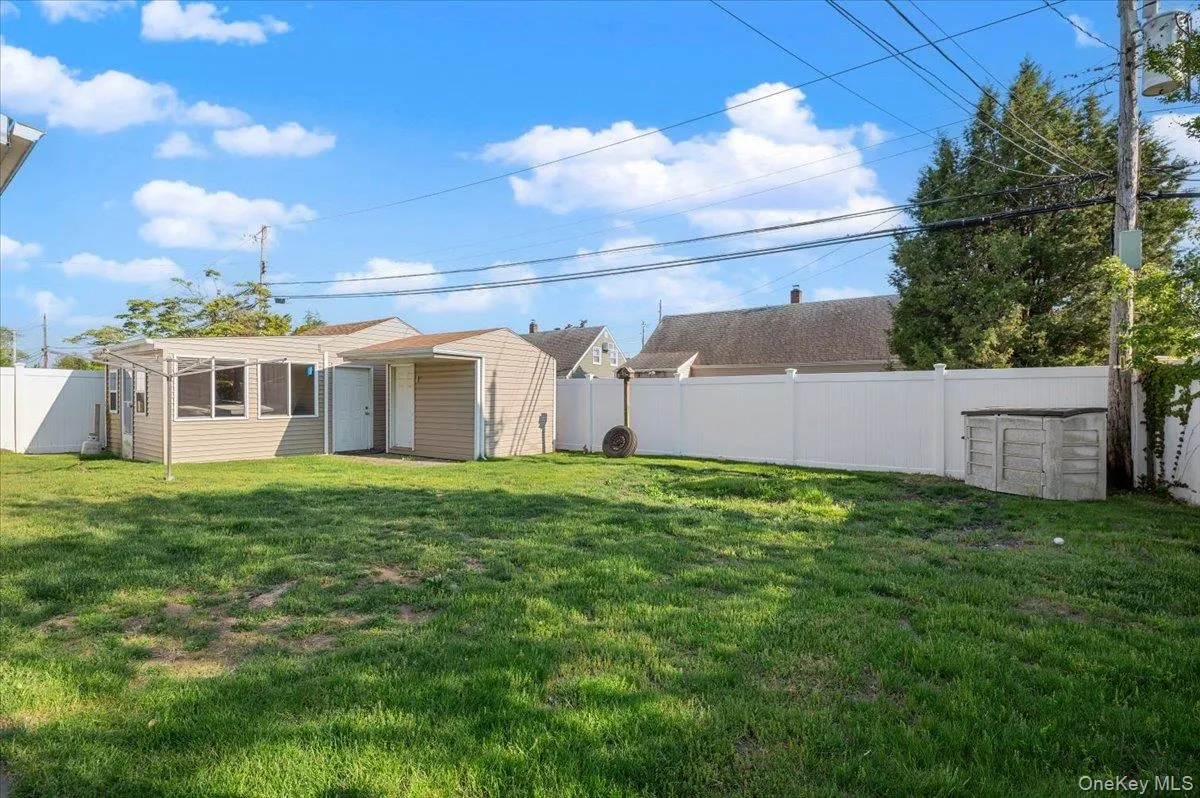 42 Haven Lane, Hempstead, NY, 4 Bedrooms Bedrooms, 7 Rooms Rooms,2 BathroomsBathrooms,Residential,For Rent,Haven,0,988921 42 Haven Lane, Hempstead, NY, 4 Bedrooms Bedrooms, 7 Rooms Rooms,2 BathroomsBathrooms,Residential,For Rent,Haven,0,988921