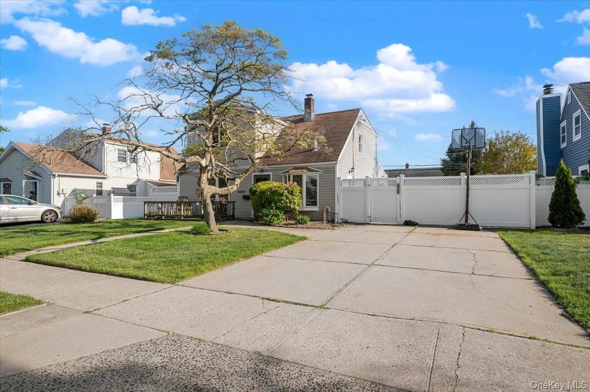 42 Haven Lane, Hempstead, NY, 4 Bedrooms Bedrooms, 7 Rooms Rooms,2 BathroomsBathrooms,Residential,For Rent,Haven,0,988921 42 Haven Lane, Hempstead, NY, 4 Bedrooms Bedrooms, 7 Rooms Rooms,2 BathroomsBathrooms,Residential,For Rent,Haven,0,988921