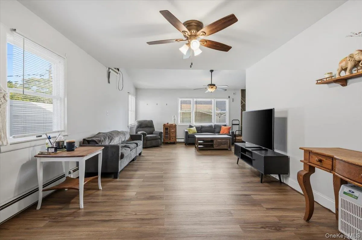 42 Haven Lane, Hempstead, NY, 4 Bedrooms Bedrooms, 7 Rooms Rooms,2 BathroomsBathrooms,Residential,For Rent,Haven,0,988921 42 Haven Lane, Hempstead, NY, 4 Bedrooms Bedrooms, 7 Rooms Rooms,2 BathroomsBathrooms,Residential,For Rent,Haven,0,988921