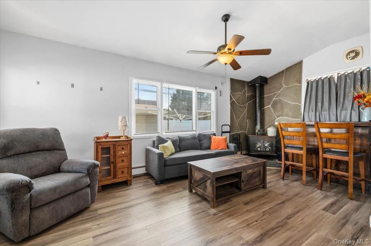 42 Haven Lane, Hempstead, NY, 4 Bedrooms Bedrooms, 7 Rooms Rooms,2 BathroomsBathrooms,Residential,For Rent,Haven,0,988921 42 Haven Lane, Hempstead, NY, 4 Bedrooms Bedrooms, 7 Rooms Rooms,2 BathroomsBathrooms,Residential,For Rent,Haven,0,988921