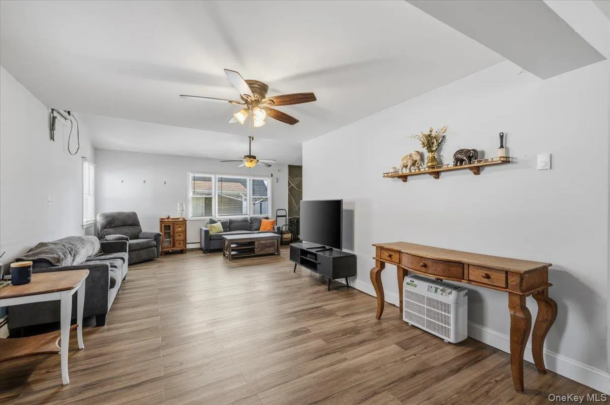 42 Haven Lane, Hempstead, NY, 4 Bedrooms Bedrooms, 7 Rooms Rooms,2 BathroomsBathrooms,Residential,For Rent,Haven,0,988921 42 Haven Lane, Hempstead, NY, 4 Bedrooms Bedrooms, 7 Rooms Rooms,2 BathroomsBathrooms,Residential,For Rent,Haven,0,988921