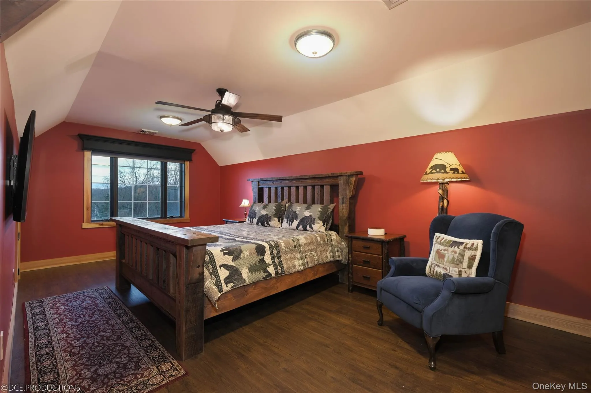 Bedroom with hardwood floors, WIC and private bath. Bedroom with hardwood floors, WIC and private bath.