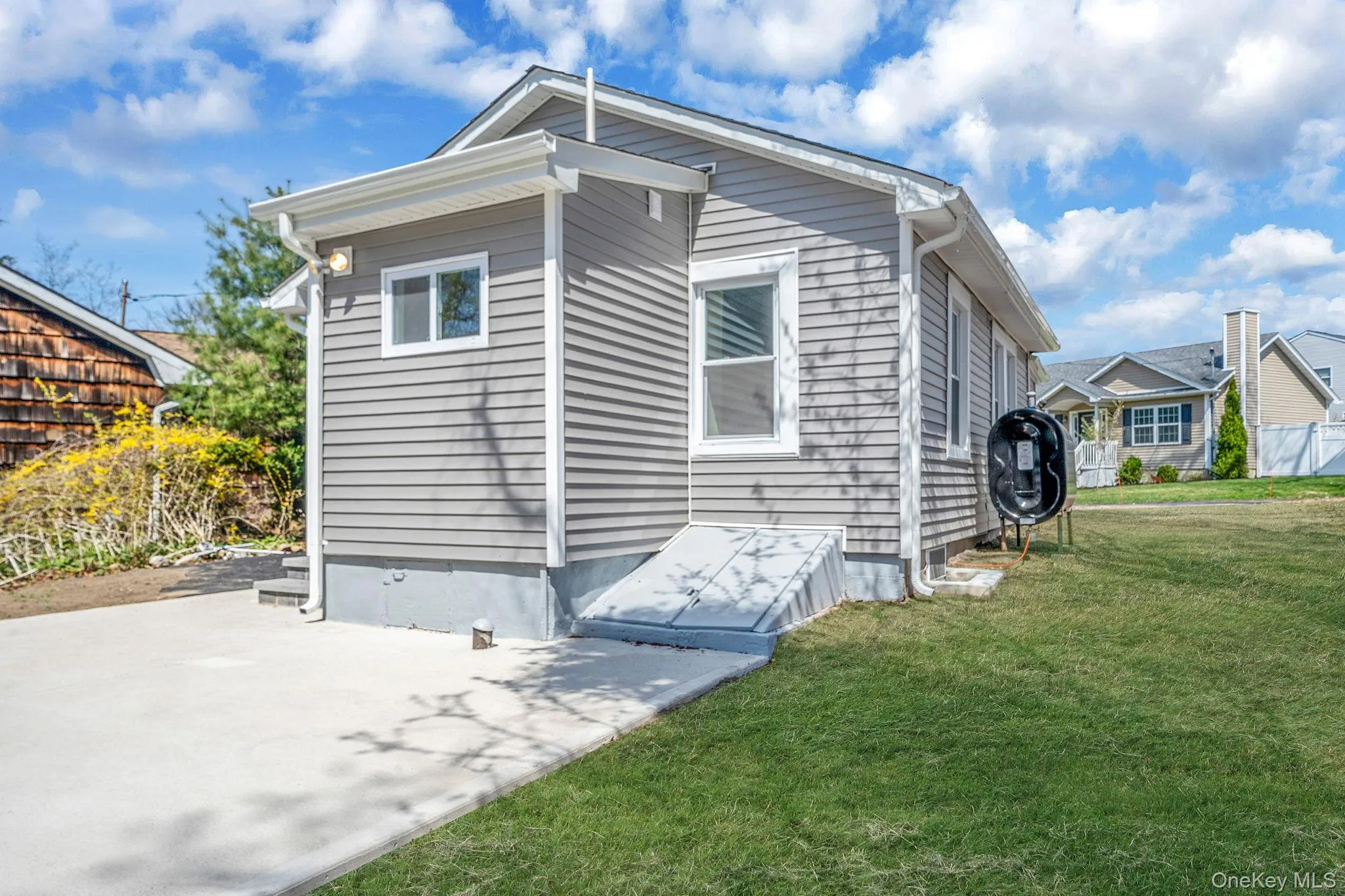 18 Cove Drive, Brookhaven, NY, 2 Bedrooms Bedrooms, 5 Rooms Rooms,1 BathroomBathrooms,Residential,For Rent,Cove,0,988947 18 Cove Drive, Brookhaven, NY, 2 Bedrooms Bedrooms, 5 Rooms Rooms,1 BathroomBathrooms,Residential,For Rent,Cove,0,988947