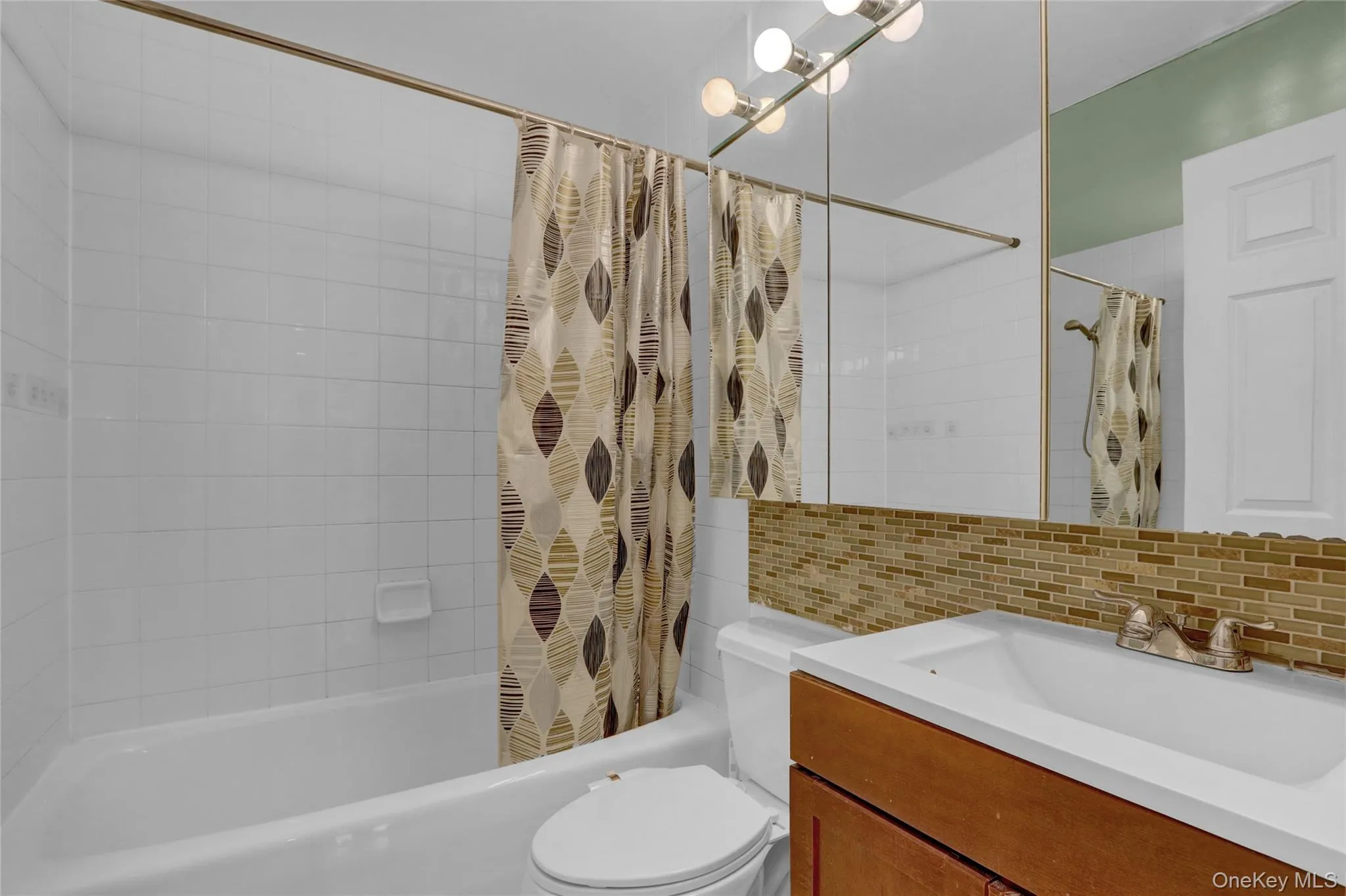 241-70 Oak Park Drive, New York, NY, 2 Bedrooms Bedrooms, 8 Rooms Rooms,2 BathroomsBathrooms,Residential,For Rent,Oak Park,0,988949 241-70 Oak Park Drive, New York, NY, 2 Bedrooms Bedrooms, 8 Rooms Rooms,2 BathroomsBathrooms,Residential,For Rent,Oak Park,0,988949