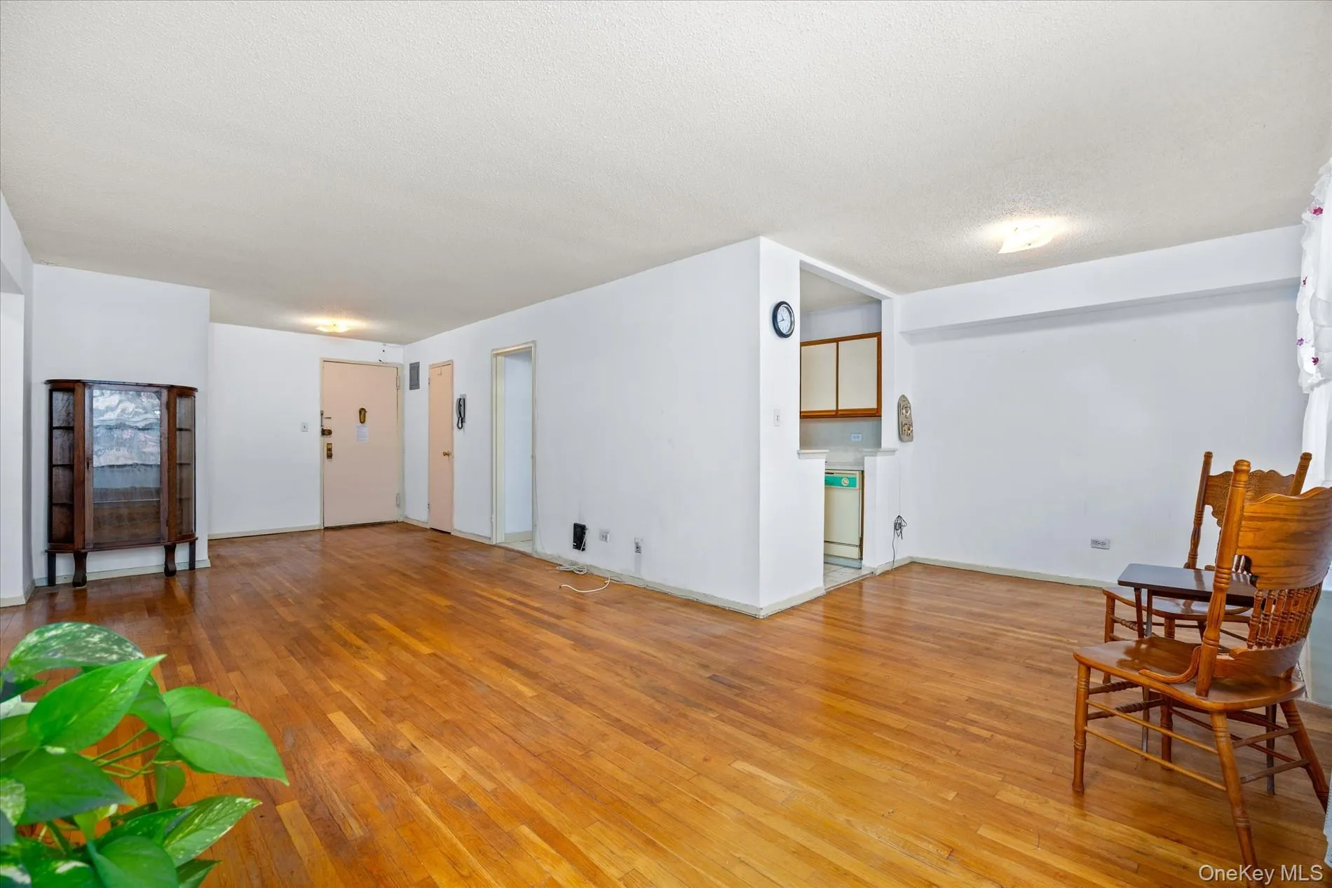 84-29 155th Avenue, New York, NY, 1 Bedroom Bedrooms, 4 Rooms Rooms,1 BathroomBathrooms,Residential,For Rent,155th,0,988960 84-29 155th Avenue, New York, NY, 1 Bedroom Bedrooms, 4 Rooms Rooms,1 BathroomBathrooms,Residential,For Rent,155th,0,988960