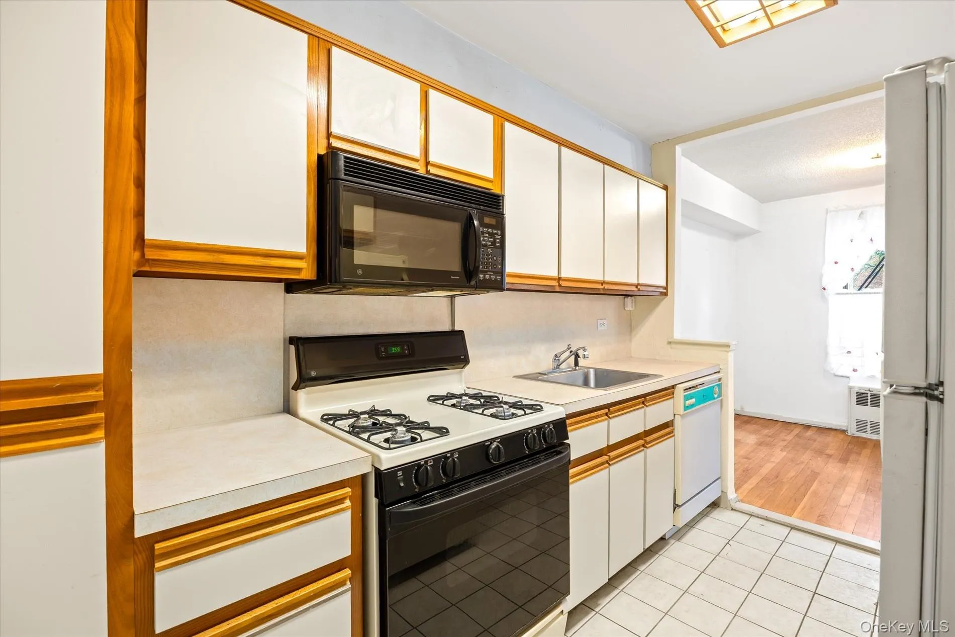 84-29 155th Avenue, New York, NY, 1 Bedroom Bedrooms, 4 Rooms Rooms,1 BathroomBathrooms,Residential,For Rent,155th,0,988960 84-29 155th Avenue, New York, NY, 1 Bedroom Bedrooms, 4 Rooms Rooms,1 BathroomBathrooms,Residential,For Rent,155th,0,988960