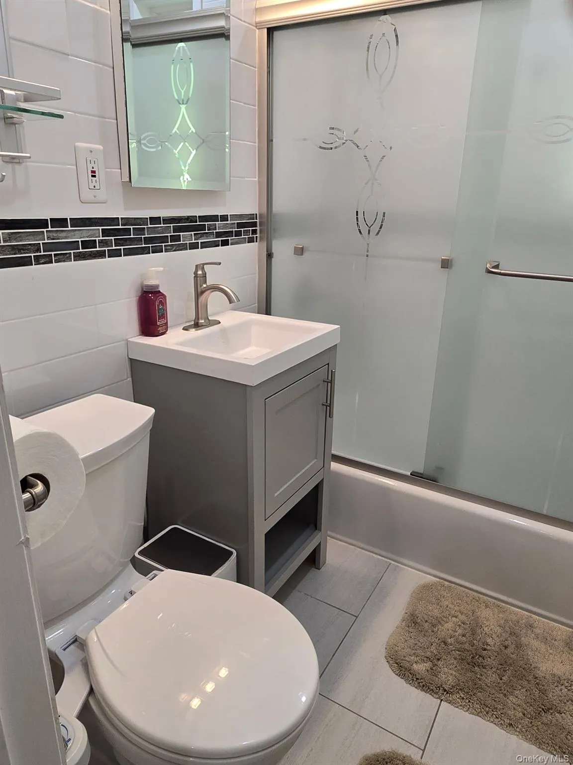 224-14 Kingsbury Avenue, New York, NY, 1 Bedroom Bedrooms, 4 Rooms Rooms,1 BathroomBathrooms,Residential,For Rent,Kingsbury,0,988967 224-14 Kingsbury Avenue, New York, NY, 1 Bedroom Bedrooms, 4 Rooms Rooms,1 BathroomBathrooms,Residential,For Rent,Kingsbury,0,988967