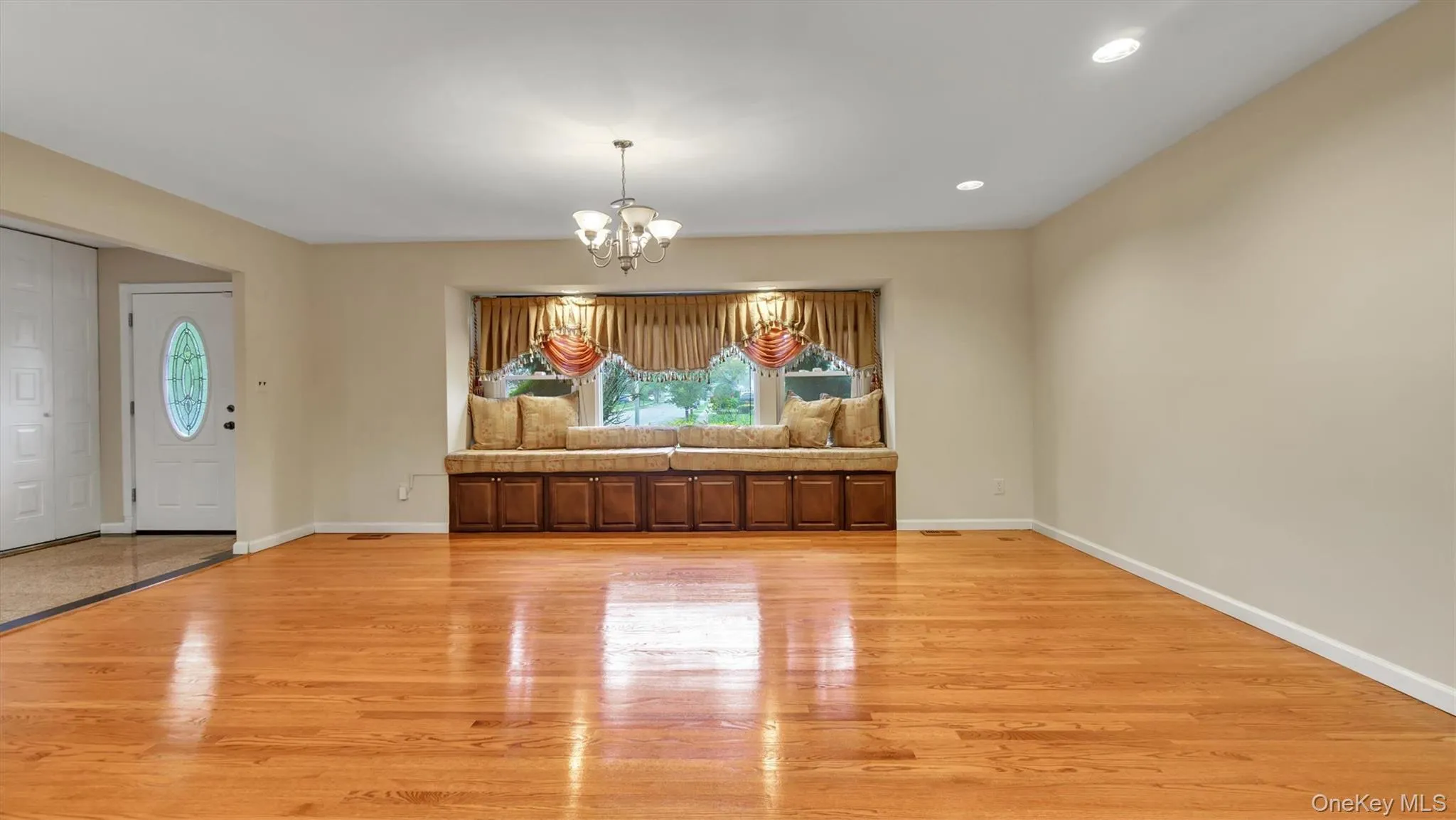 47 Carriage Road, North Hempstead, NY, 4 Bedrooms Bedrooms, 9 Rooms Rooms,2 BathroomsBathrooms,Residential Lease,For Rent,Carriage,0,988980 47 Carriage Road, North Hempstead, NY, 4 Bedrooms Bedrooms, 9 Rooms Rooms,2 BathroomsBathrooms,Residential Lease,For Rent,Carriage,0,988980