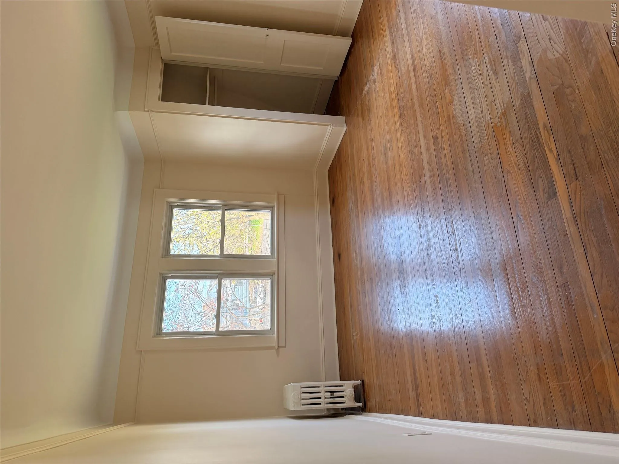 Primary bendroom. Primary bendroom.