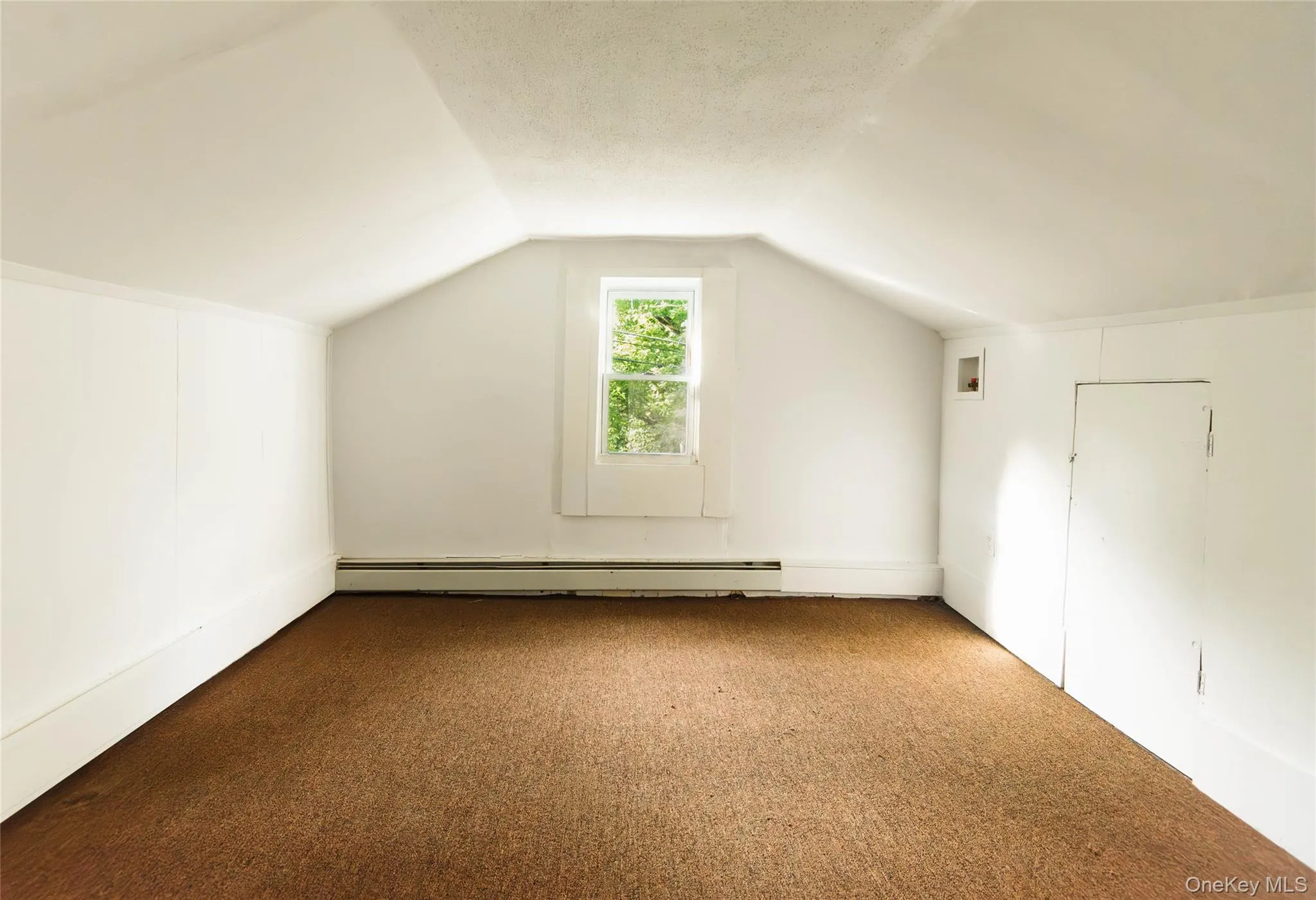 Bedroom #3, also has laundry hook-ups Bedroom #3, also has laundry hook-ups