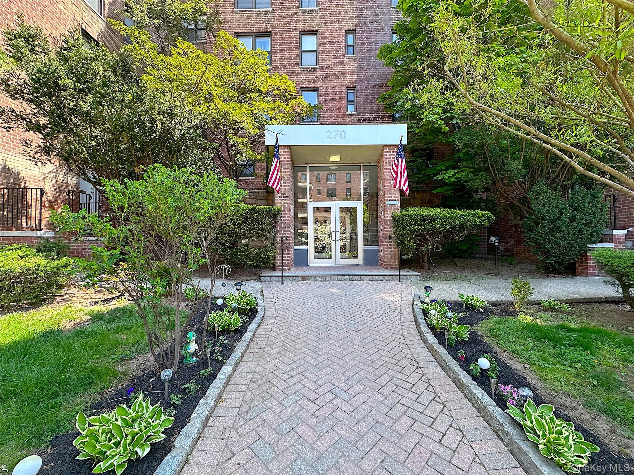 Welcome to 270 N Broadway Welcome to 270 N Broadway