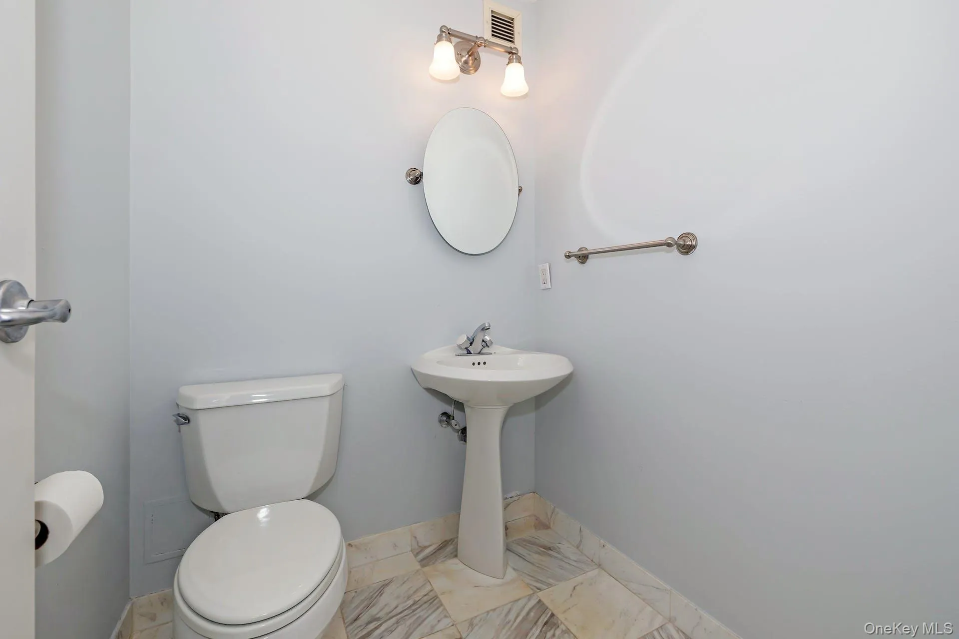 4 Martine Avenue, White Plains, NY, 1 Bedroom Bedrooms, 3 Rooms Rooms,1 BathroomBathrooms,Residential Lease,For Rent,Martine,0,989007 4 Martine Avenue, White Plains, NY, 1 Bedroom Bedrooms, 3 Rooms Rooms,1 BathroomBathrooms,Residential Lease,For Rent,Martine,0,989007