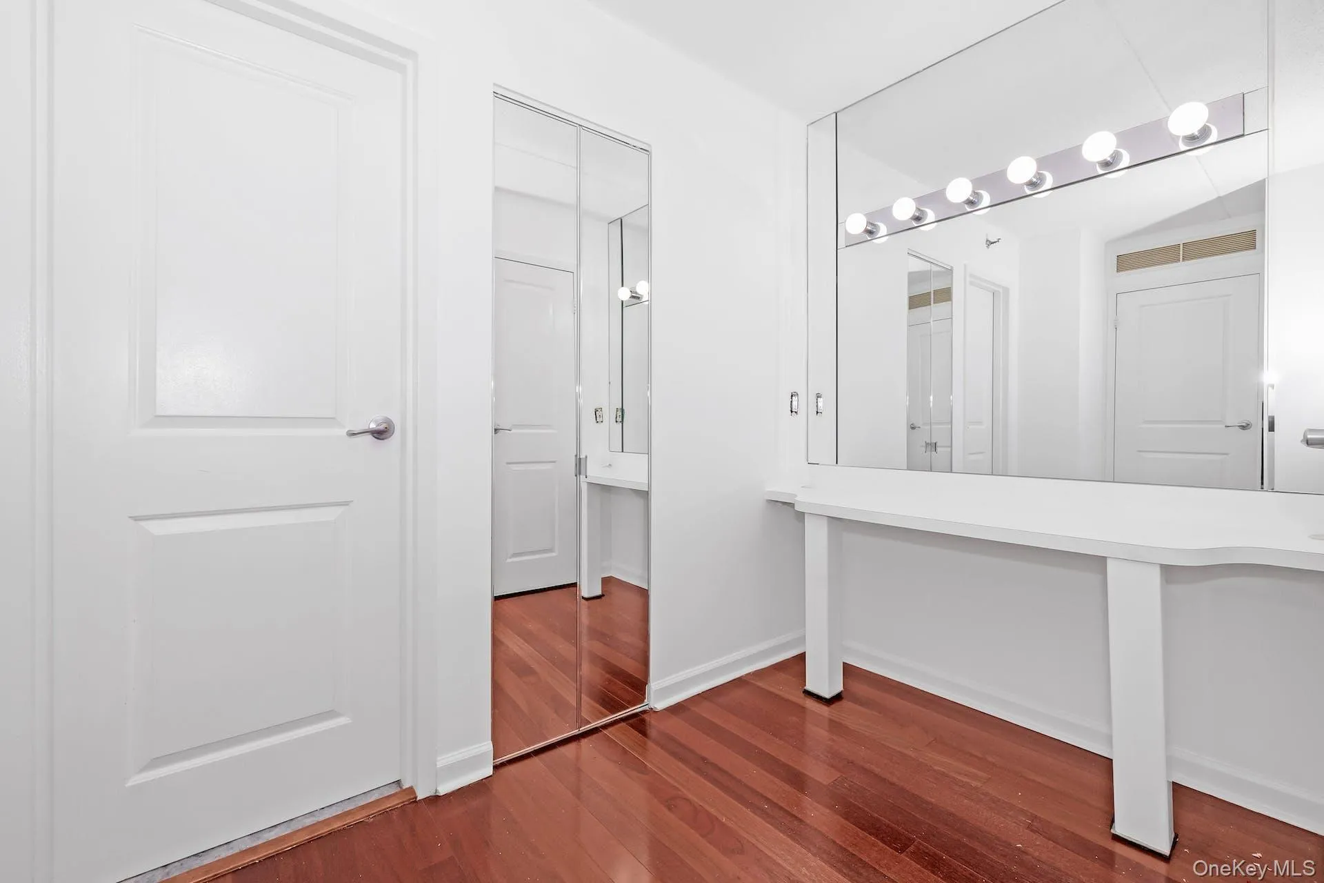 4 Martine Avenue, White Plains, NY, 1 Bedroom Bedrooms, 3 Rooms Rooms,1 BathroomBathrooms,Residential Lease,For Rent,Martine,0,989007 4 Martine Avenue, White Plains, NY, 1 Bedroom Bedrooms, 3 Rooms Rooms,1 BathroomBathrooms,Residential Lease,For Rent,Martine,0,989007