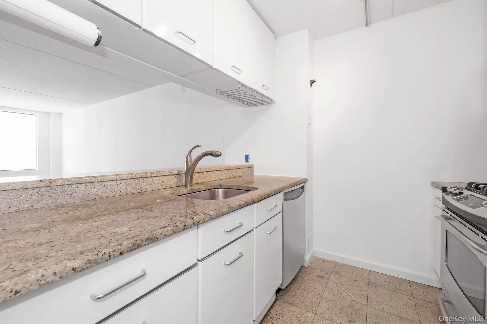 4 Martine Avenue, White Plains, NY, 1 Bedroom Bedrooms, 3 Rooms Rooms,1 BathroomBathrooms,Residential Lease,For Rent,Martine,0,989007 4 Martine Avenue, White Plains, NY, 1 Bedroom Bedrooms, 3 Rooms Rooms,1 BathroomBathrooms,Residential Lease,For Rent,Martine,0,989007
