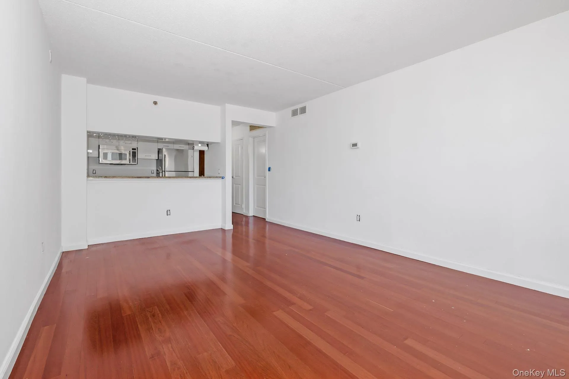 4 Martine Avenue, White Plains, NY, 1 Bedroom Bedrooms, 3 Rooms Rooms,1 BathroomBathrooms,Residential Lease,For Rent,Martine,0,989007 4 Martine Avenue, White Plains, NY, 1 Bedroom Bedrooms, 3 Rooms Rooms,1 BathroomBathrooms,Residential Lease,For Rent,Martine,0,989007