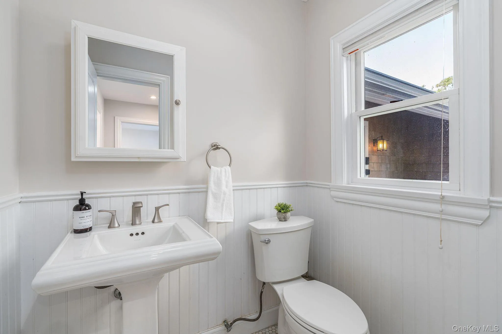 58 Tiana Road, Southampton, NY, 4 Bedrooms Bedrooms, 12 Rooms Rooms,4 BathroomsBathrooms,Residential,For Rent,Tiana,0,989012 58 Tiana Road, Southampton, NY, 4 Bedrooms Bedrooms, 12 Rooms Rooms,4 BathroomsBathrooms,Residential,For Rent,Tiana,0,989012